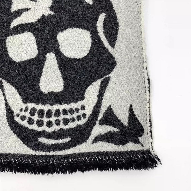 Alexander McQueen Alexander Mcqueen Gray skull swallow inlaid wool scarf Size ONE SIZE - 4 Thumbnail