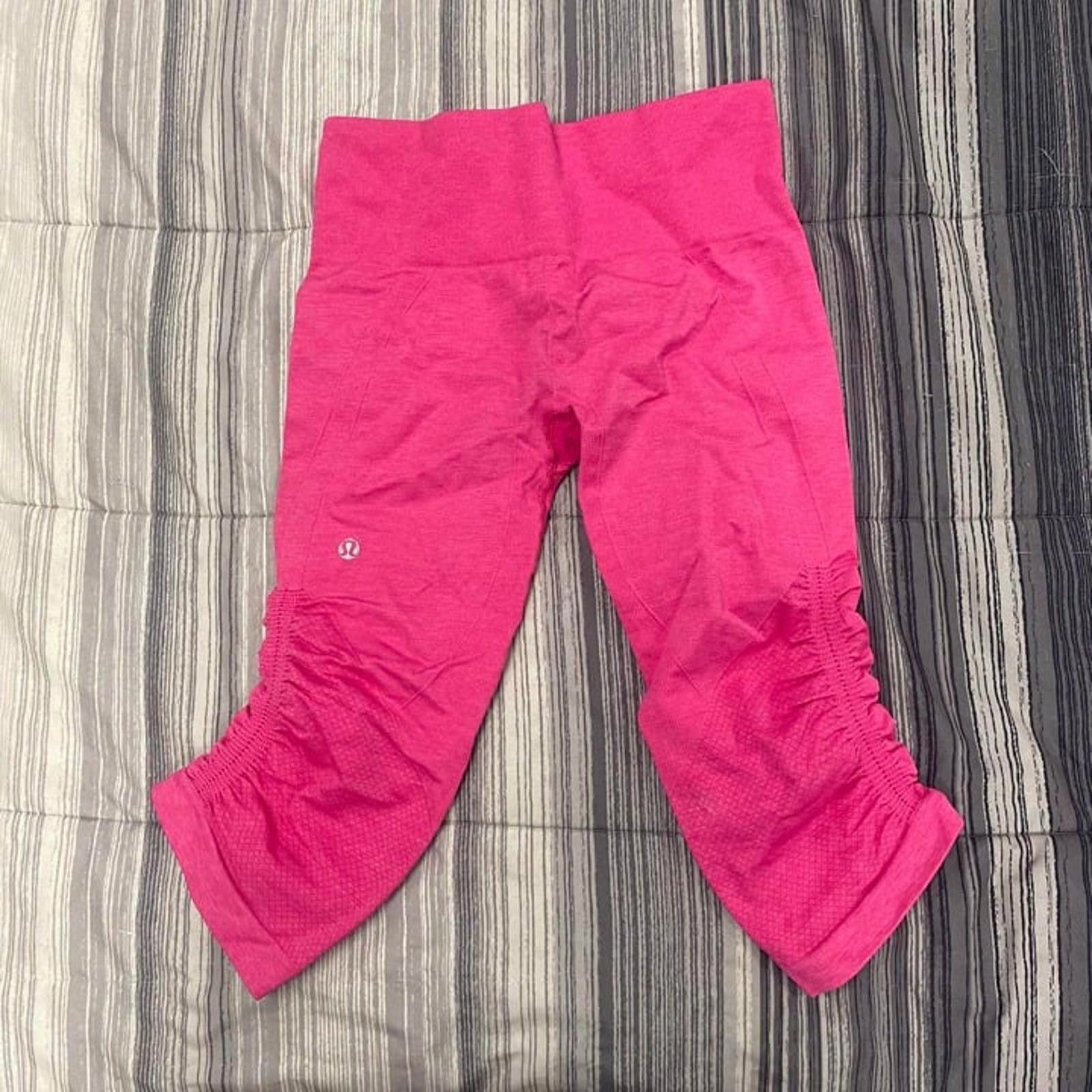 Lululemon Lululemon Hot Pink High Waisted cropped yoga leggings Size 28" / US 6 / IT 42 - 1 Thumbnail