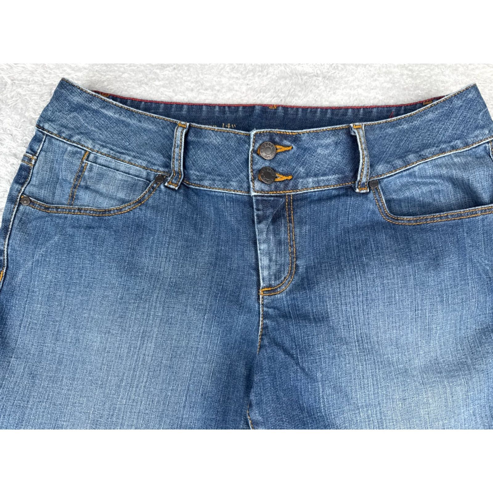 Talbots Talbots Jeans Womens 14W Blue Denim Capri Crop 34x23 Mid 8.5-10.5 in Cotton Blend Button Zip Pockets Logo 5-Pocket Regular 23 in Inseam Size 36" / US 14 / IT 50 - 4 Thumbnail