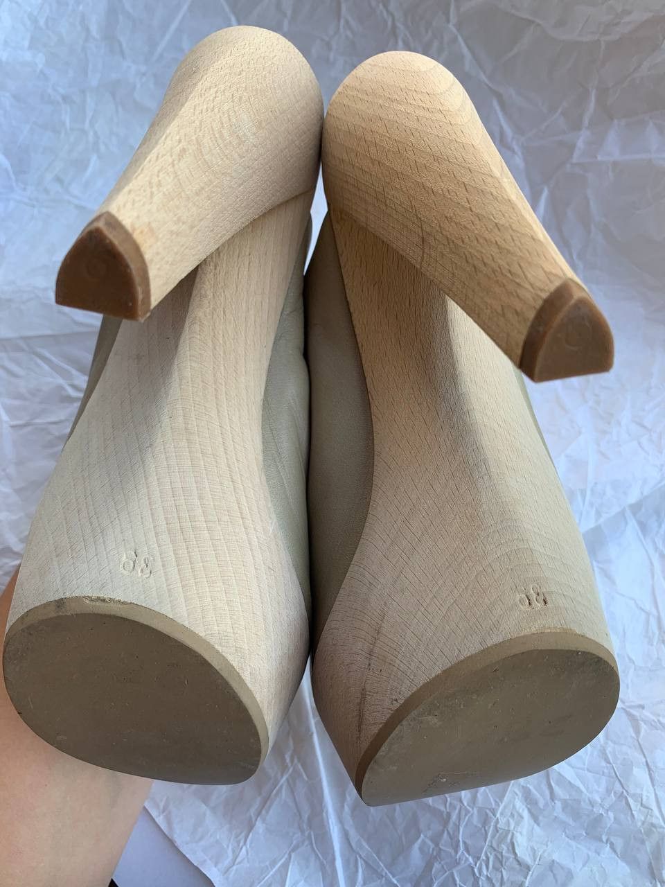 Other Maurizio Pecoraro beige leather heels on wooden platform Size US 8 / IT 38 - 7 Thumbnail