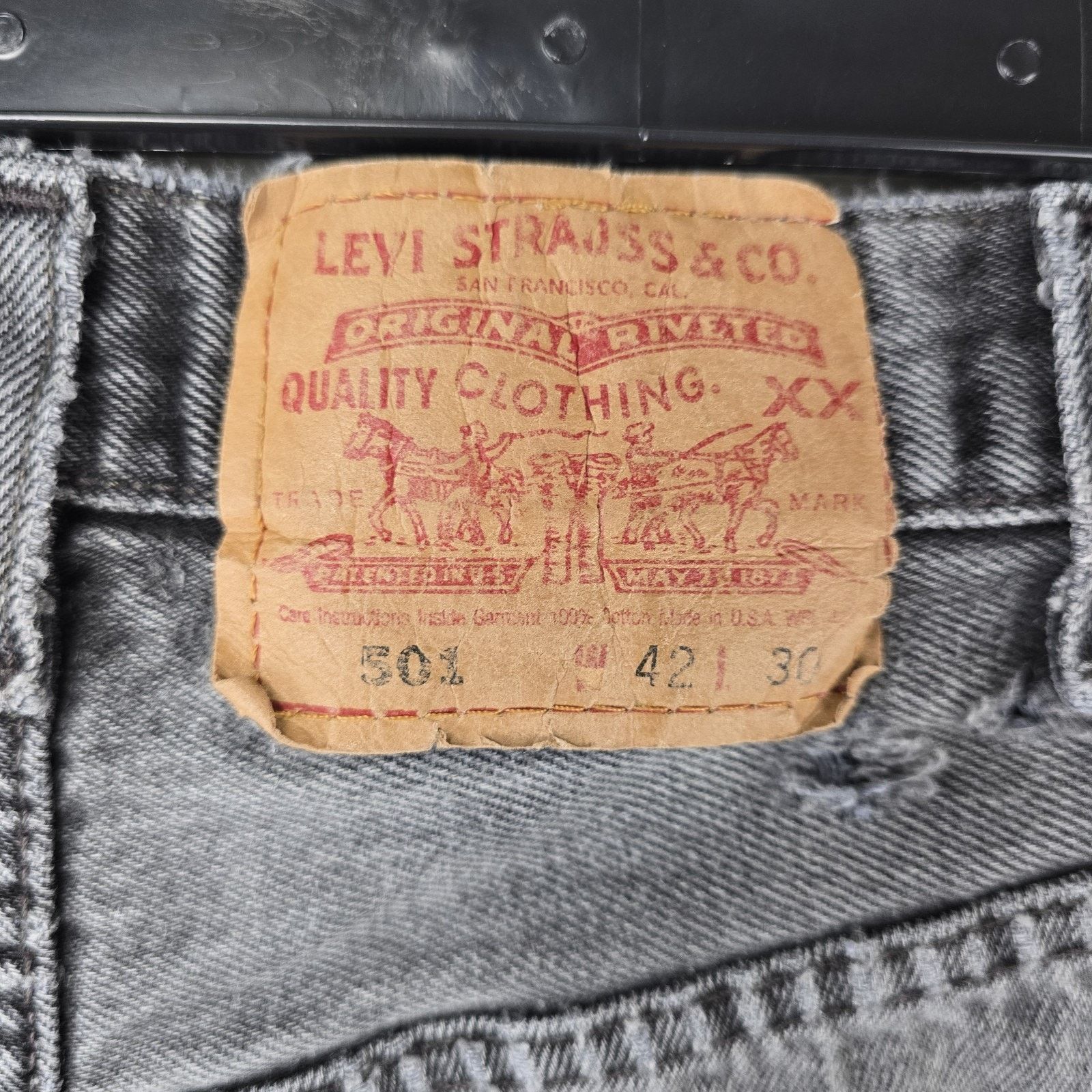 Levi's Vintage Levis 501 Jeans 42x30 Fits 39x28 Thrashed Distressed Size US 39 - 12 Thumbnail