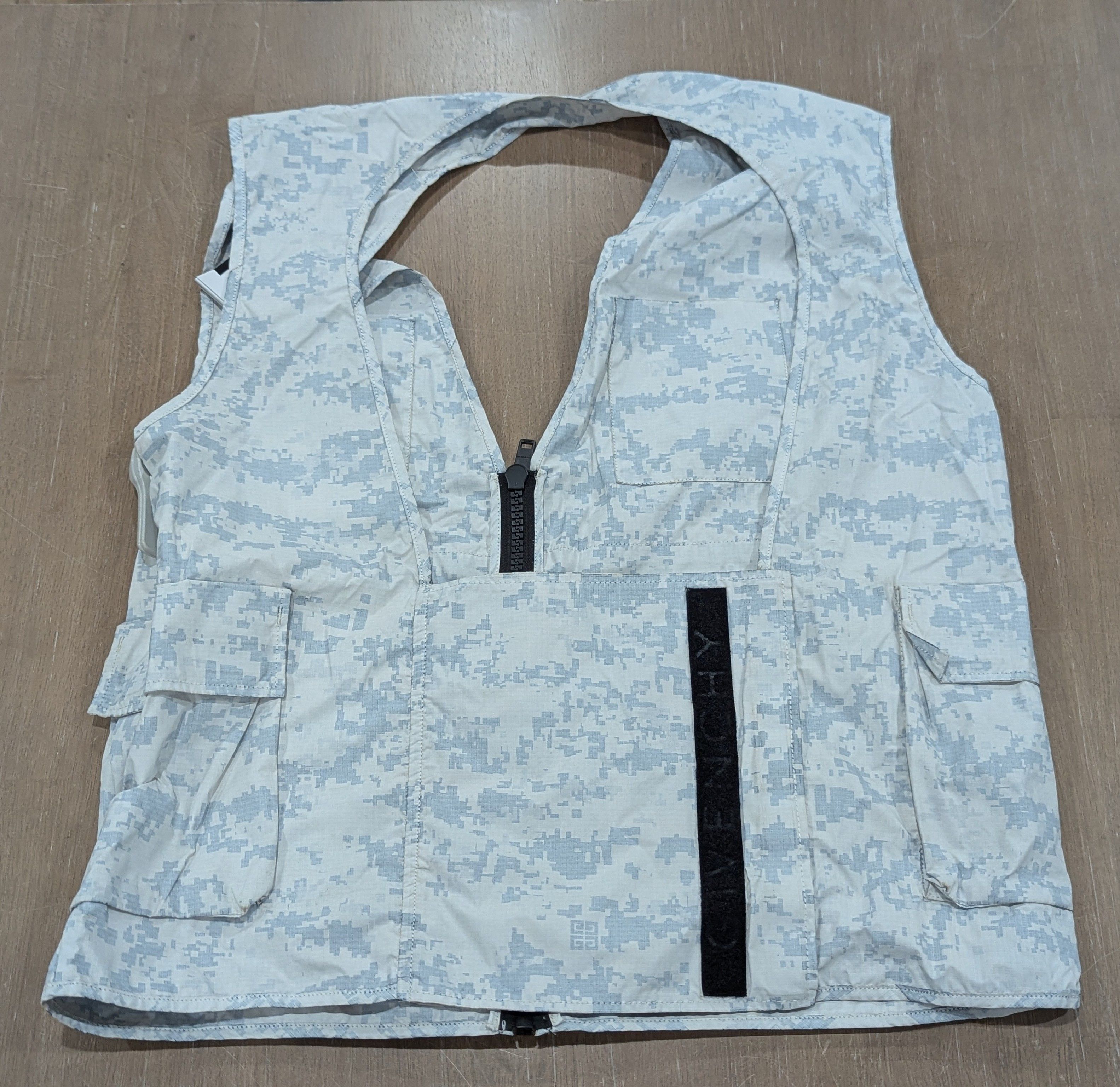 Givenchy GIVENCHY Lightweight V-Cargo Vest Gray 50 Size US M / EU 48-50 / 2 - 5 Thumbnail