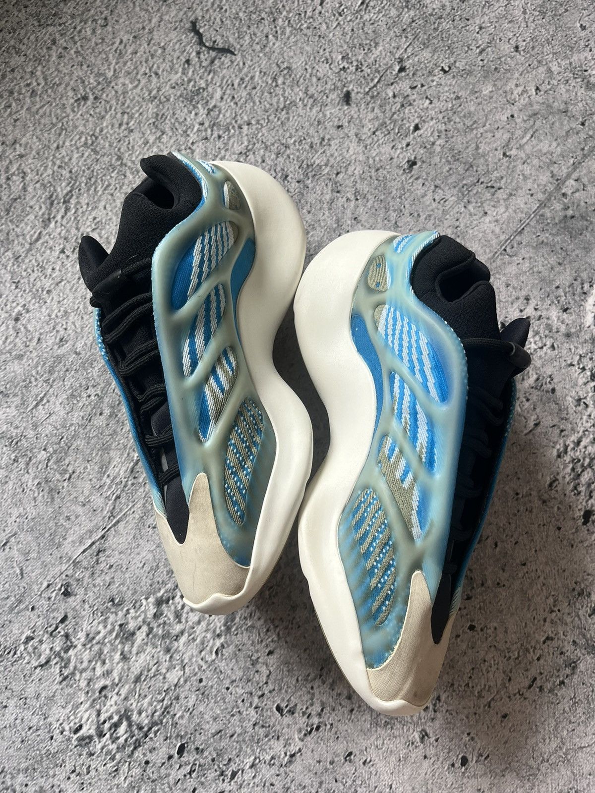 Adidas × Kanye West × Yeezy Adidas Yeezy 700 V3 Arzareth Size 9 Size US 9 / EU 42 - 4 Thumbnail