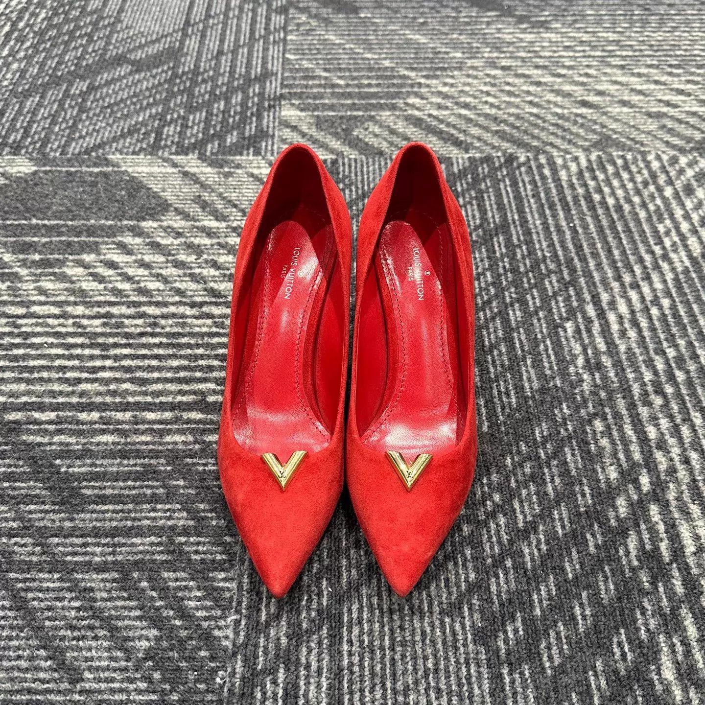 Louis Vuitton Louis Vuitton Suede High Heels 35 Size US 4.5 / IT 34.5 - 2 Thumbnail
