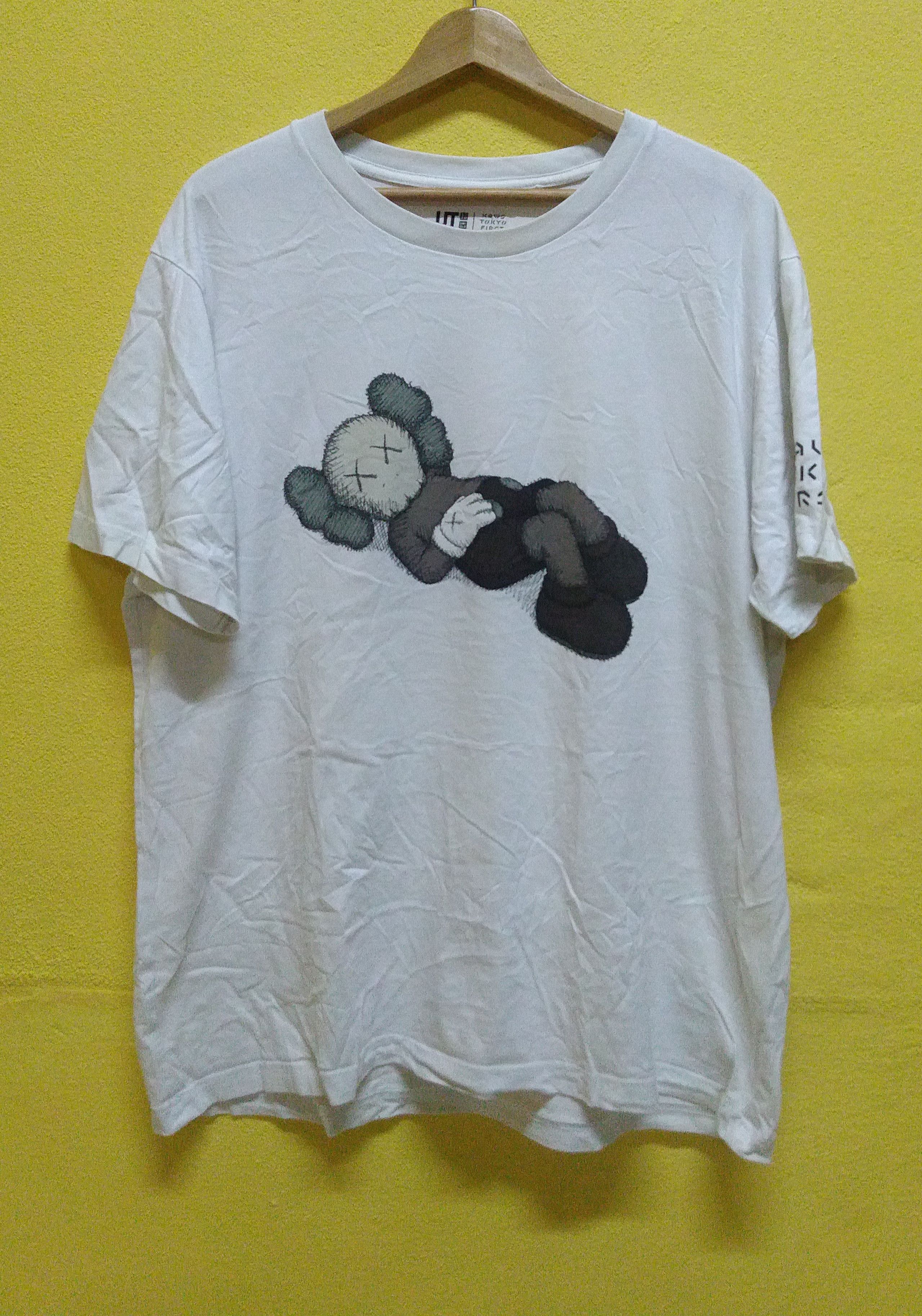 Kaws × Uniqlo kaws x Uniqlo Shirt Size US XXL / EU 58 / 5 - 1 Thumbnail
