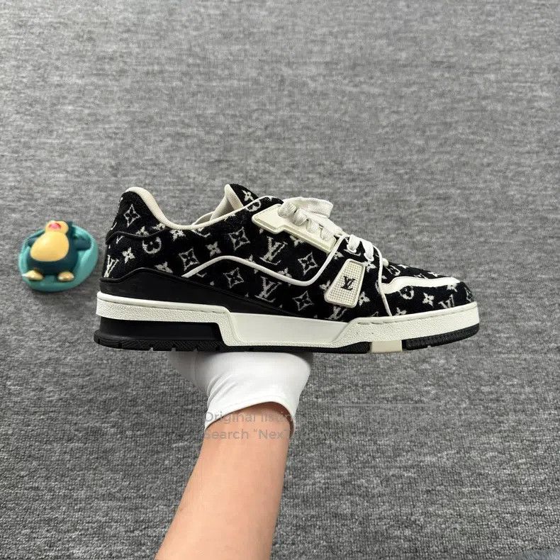Louis Vuitton Louis Vuitton Trainer flocked black and white full-print c Size US 8.5 / EU 41-42 - 7 Thumbnail
