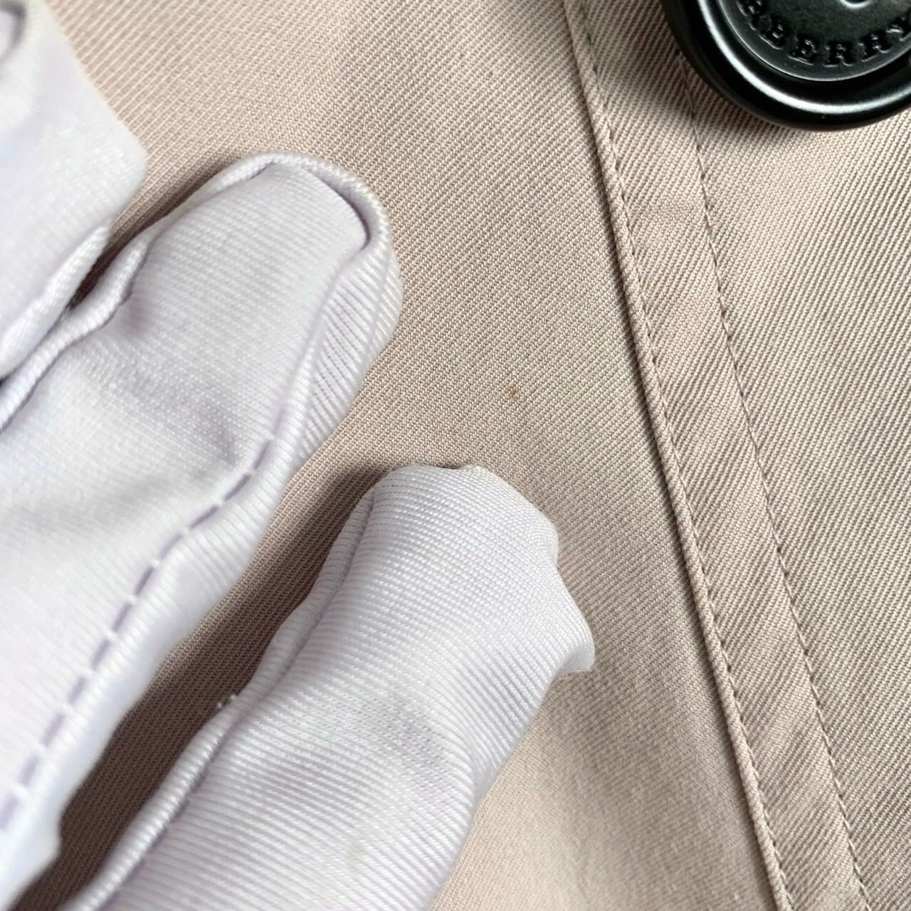 Burberry Burberry London England Double-Breasted Belted Trench Coat L Size M / US 6-8 / IT 42-44 - 3 Thumbnail