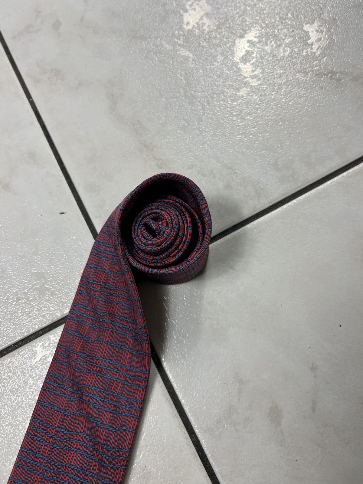 Vintage Hermes Paris silk tie luxury 7820 MA patterned red