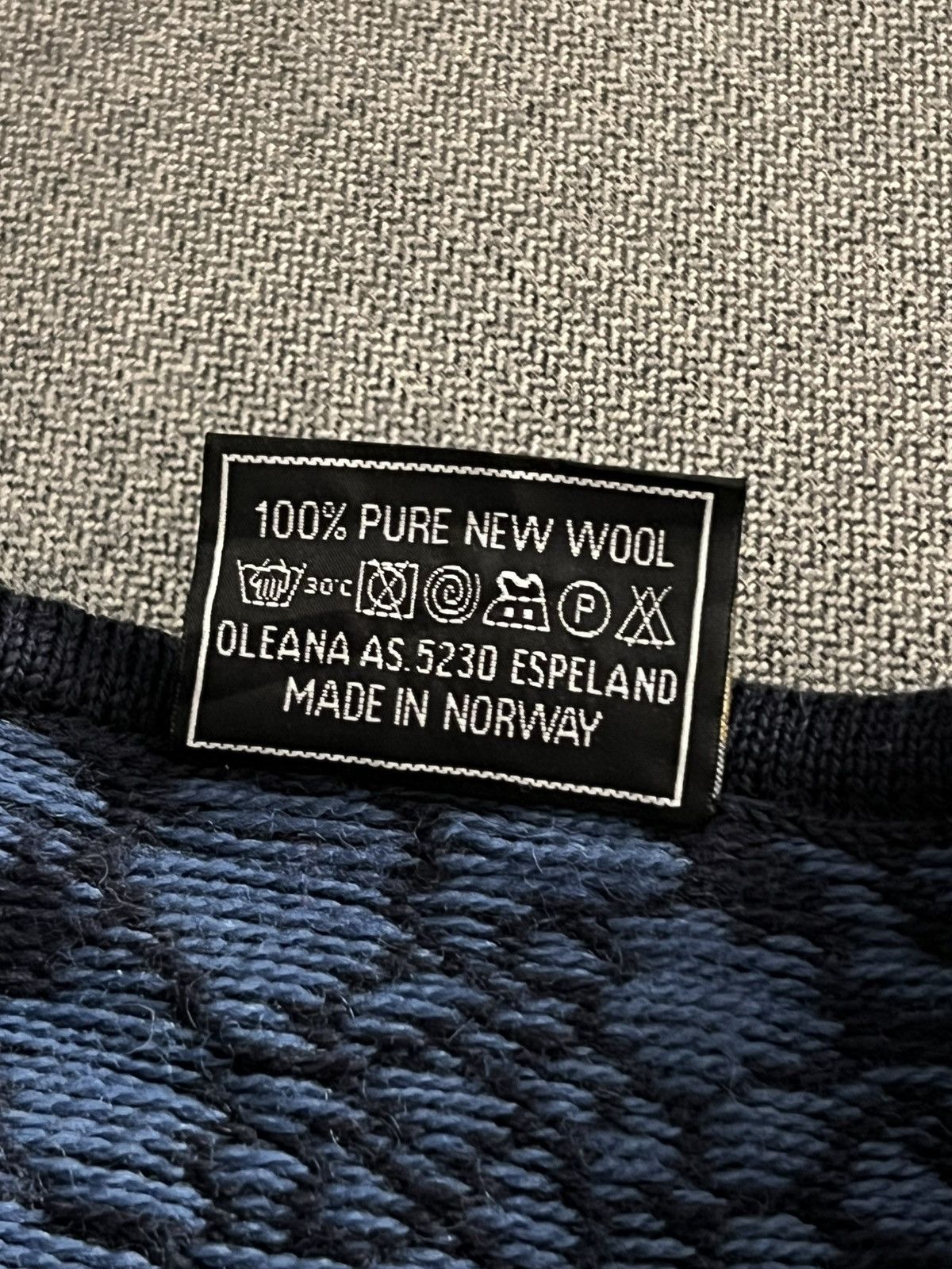 Vintage Vintage Oleana Norwegian Wool Jacquard Cardigan Size US XL / EU 56 / 4 - 15 Thumbnail