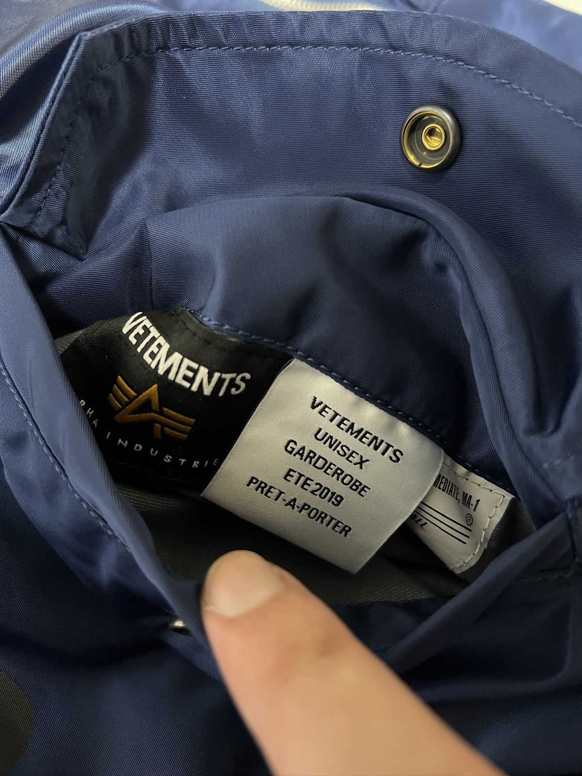 Vetements Vetements Reversibel Blue Fist Bomber Size US S / EU 44-46 / 1 - 13 Thumbnail