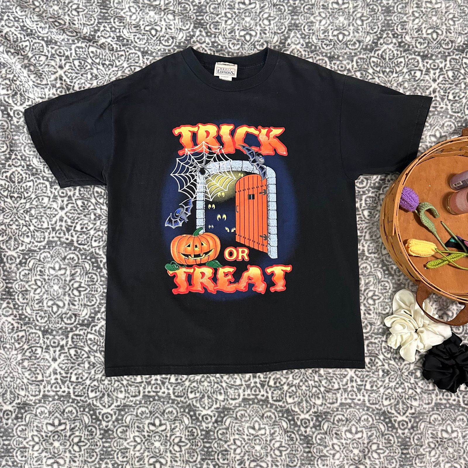 Basic Editions Vintage 90's Trick or Treat Halloween Graphic Tee Size Large Size US L / EU 52-54 / 3 - 1 Thumbnail