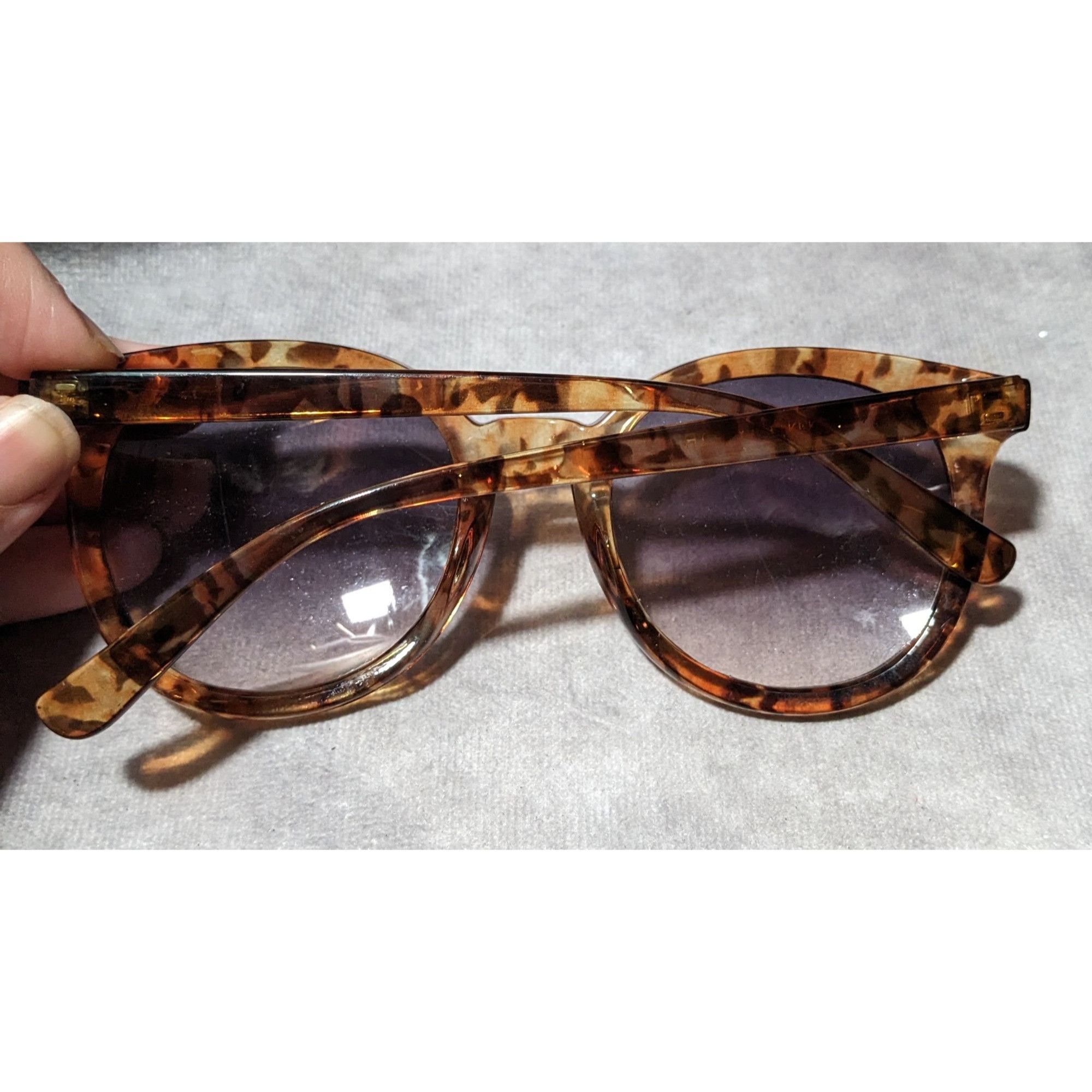 Ann Taylor Ann Taylor Factory Retro Tortoise Sunglasses Size ONE SIZE - 7 Thumbnail