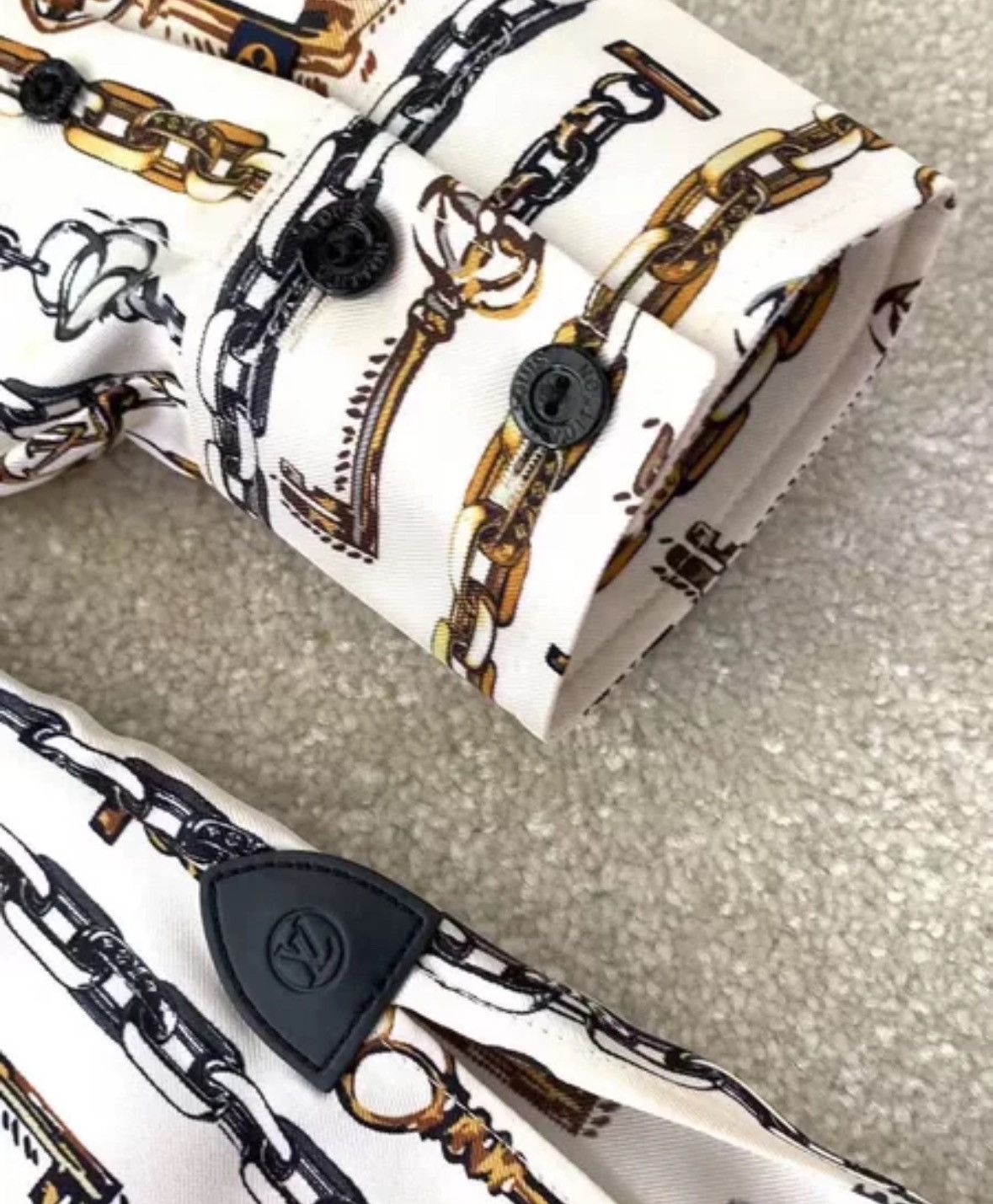 Louis Vuitton Louis Vuitton LV chain patterned silk long sleeved shirt Size US S / EU 44-46 / 1 - 5 Thumbnail