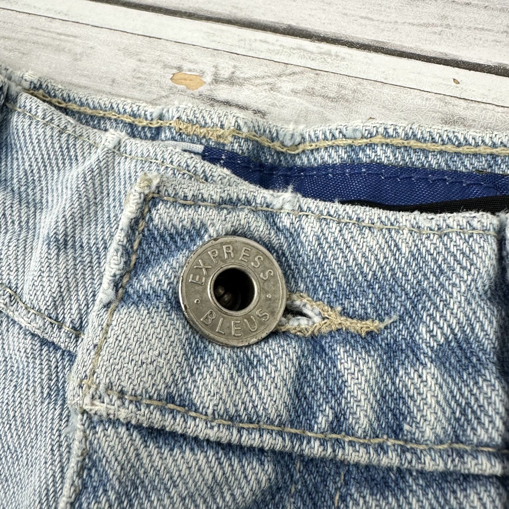 Express VINTAGE Express Blues Jeans Shorts Womens Size 1/2 Blue Denim Bermuda 90s Casual Womens Size 25" / US 0 / IT 36 - 3 Thumbnail