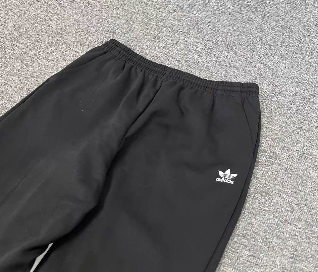 Adidas Adidas Casual Sweatpants with Embroidered Logo J16 Size US 36 / EU 52 - 4 Thumbnail