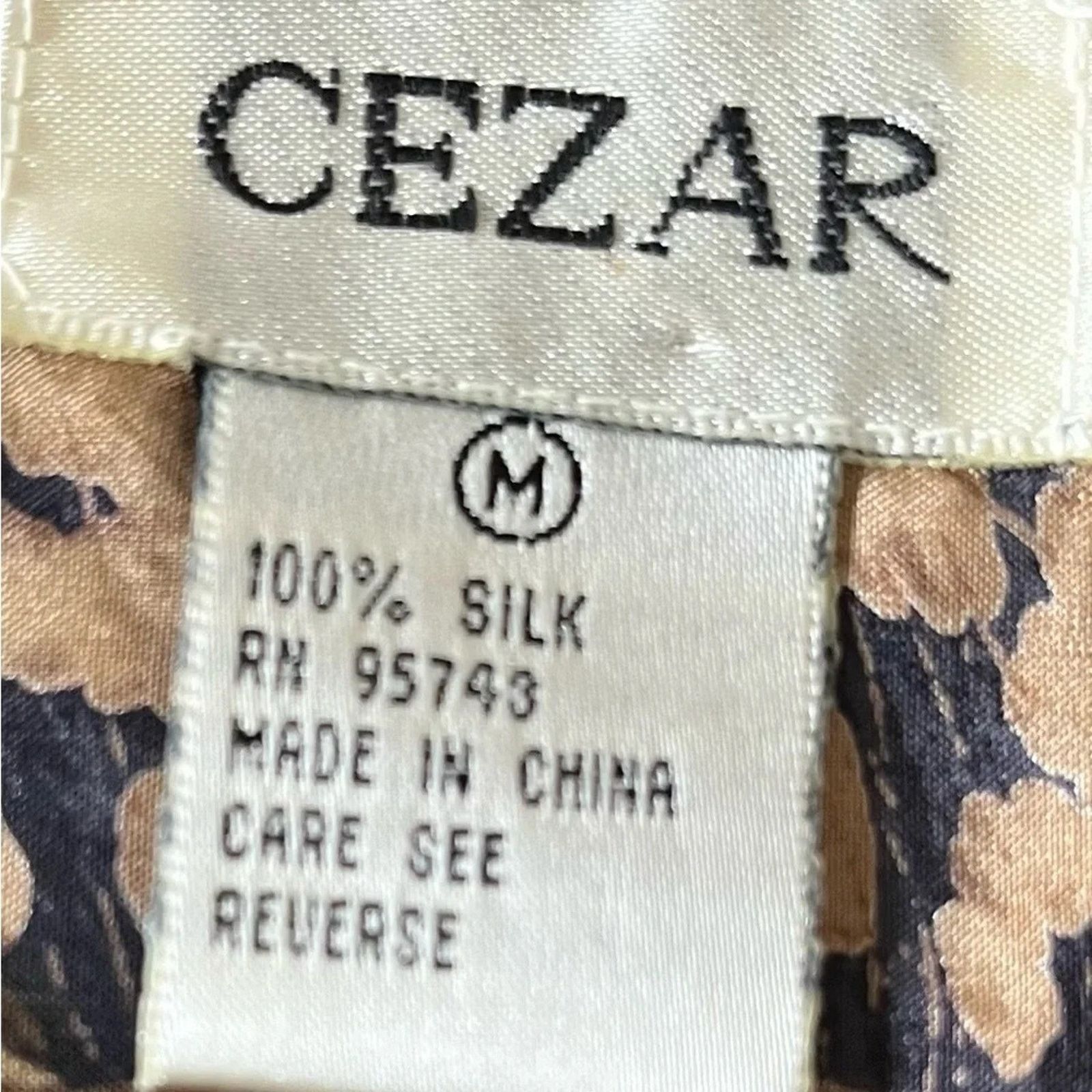 The Unbranded Brand Cezar 100% silk shirt, size Medium Size US M / EU 48-50 / 2 - 3 Thumbnail