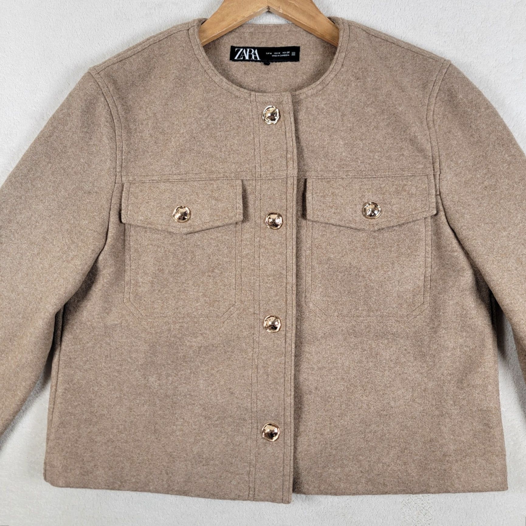 Zara Zara Women's Coat Beige Short Solid Long Sleeve Button Closure Regular Fit Machine Washable Size M / US 6-8 / IT 42-44 - 2 Thumbnail