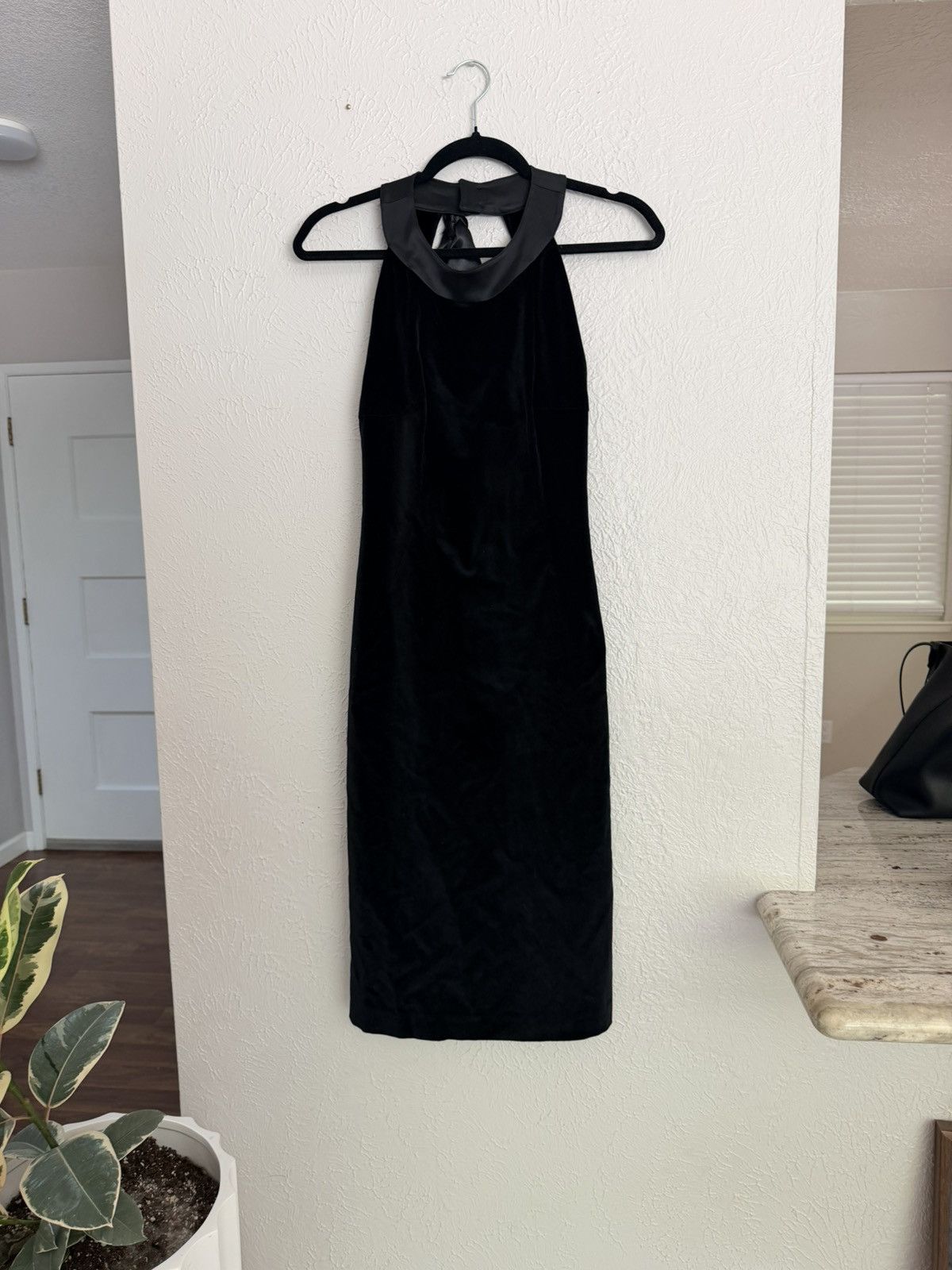Tara Jarmon Tara Jarmon 90s black velvet open back halter mini dress Size S / US 4 / IT 40 - 2 Thumbnail