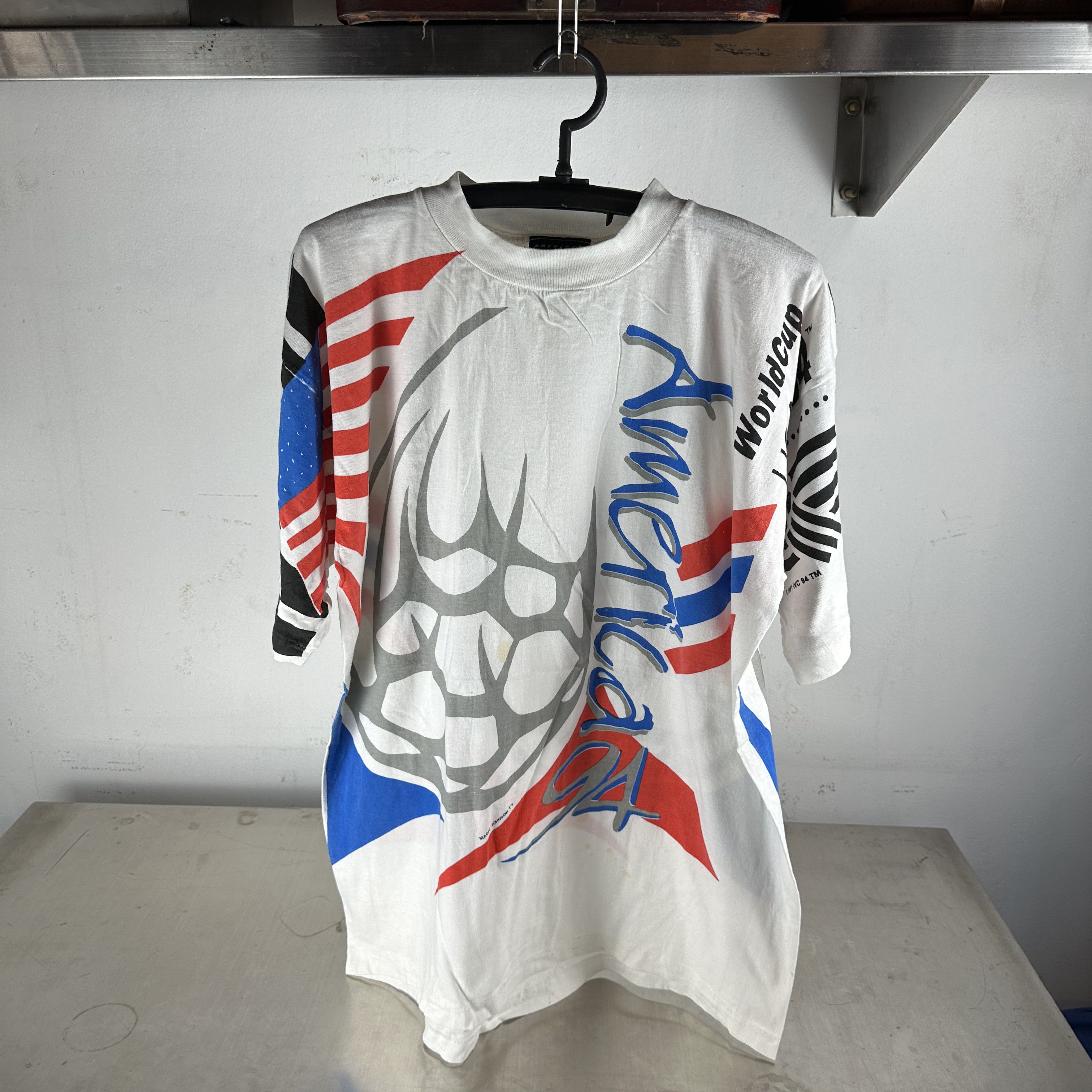 Vintage ​1994 USA Soccer World Cup America All Over Print T-Shirt Size US XL / EU 56 / 4 - 1 Thumbnail