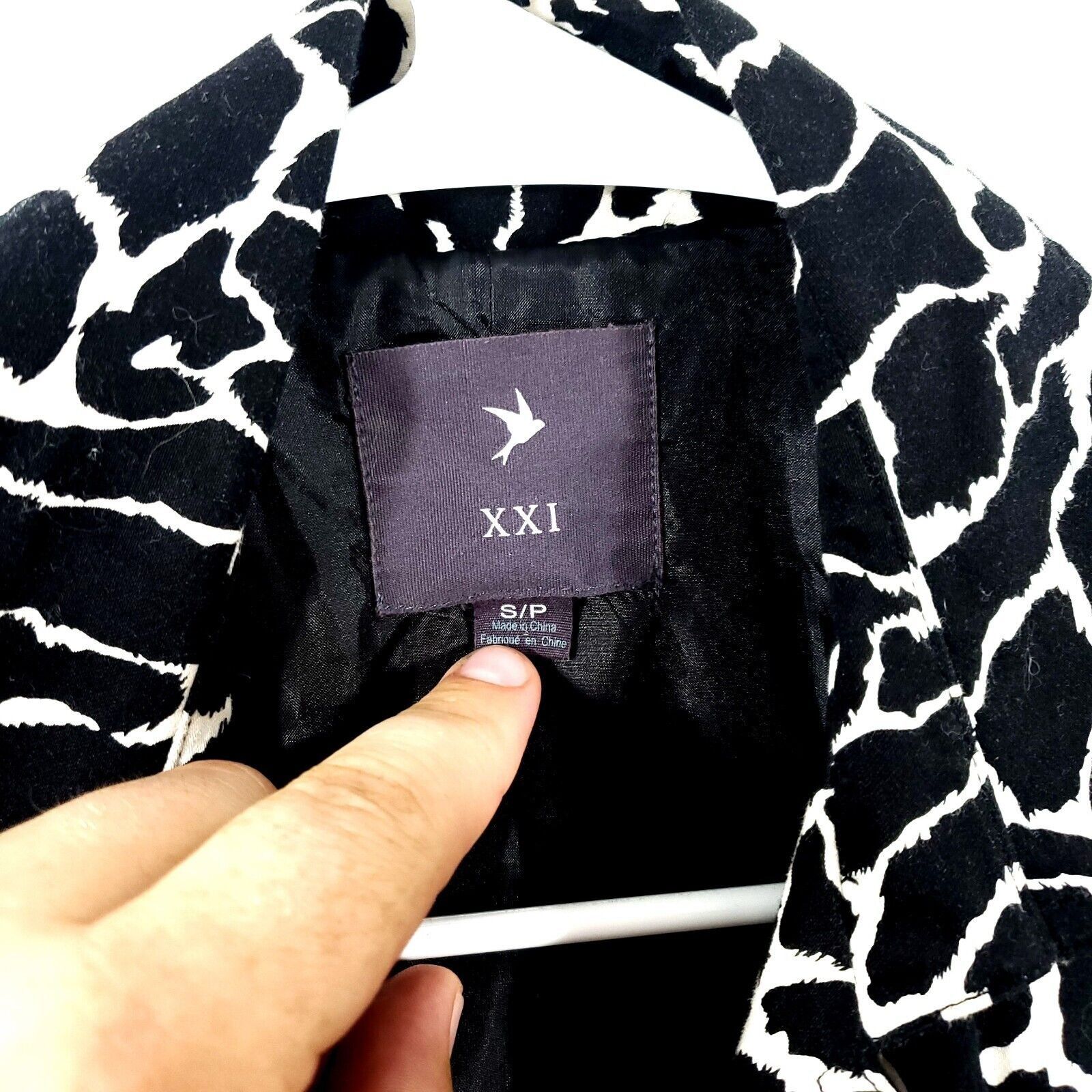 Forever 21 Forever 21 XXI Small Skirt Jacket Top Lined White Black Anim Size S / US 4 / IT 40 - 2 Thumbnail