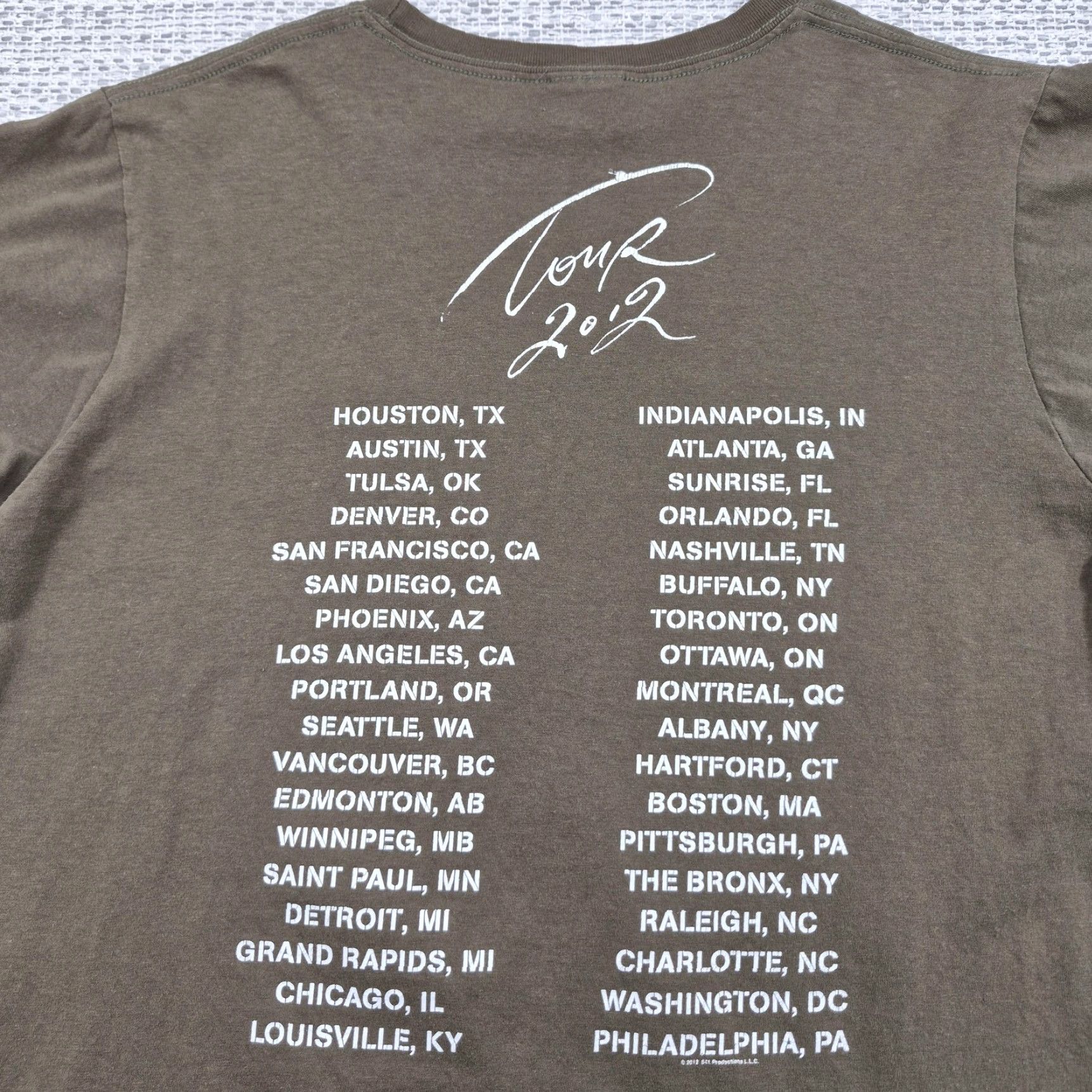 Vintage Roger Waters The Wall Live Shirt Adult S T-Shirt Concert Tour Pink Floyd Graphic Print Crew Neck Short Sleeve Brown Cotton Regular Mens Size US S / EU 44-46 / 1 - 6 Thumbnail