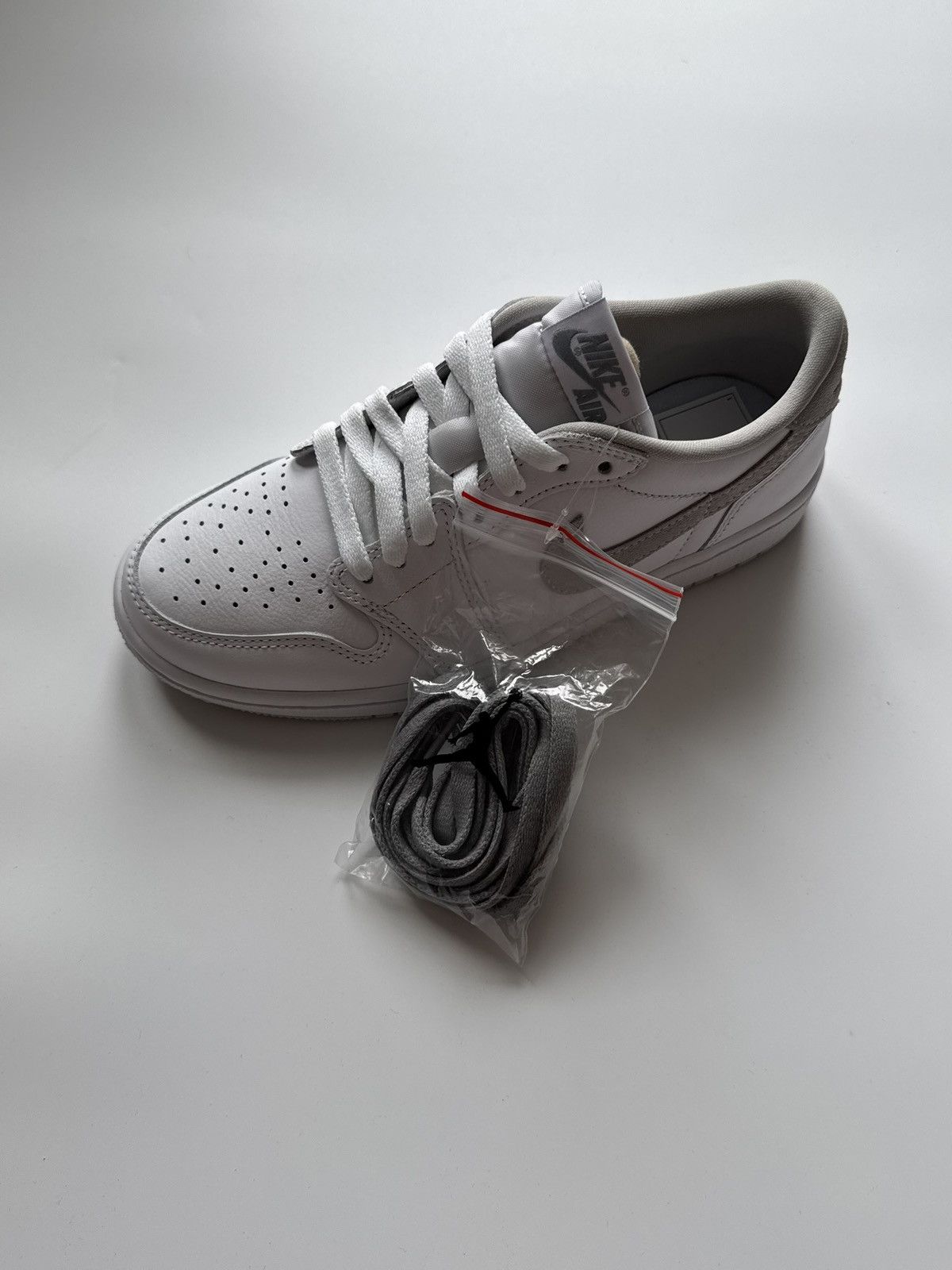 Jordan Brand Jordan 1 Low OG Neutral Grey (2021) Size US 7 / IT 37 - 8 Thumbnail