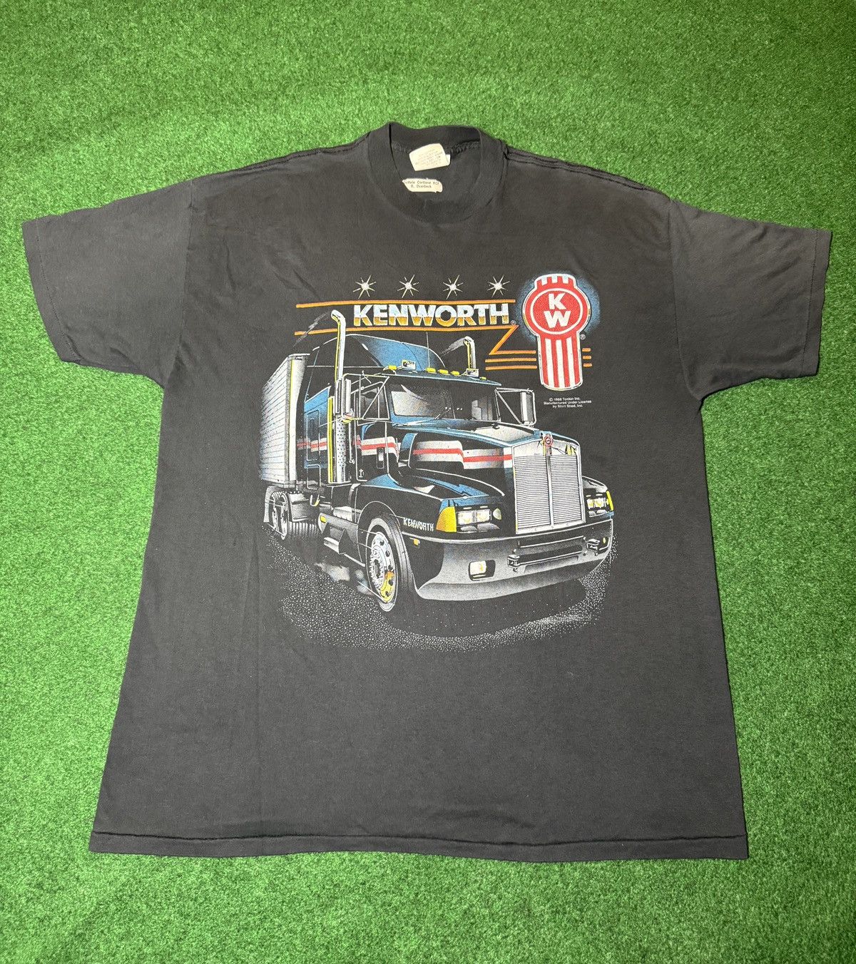 Vintage Vintage 80s Kenworth Trucker 3D Emblem Easy Rider T Shirt Size US XL / EU 56 / 4 - 1 Thumbnail