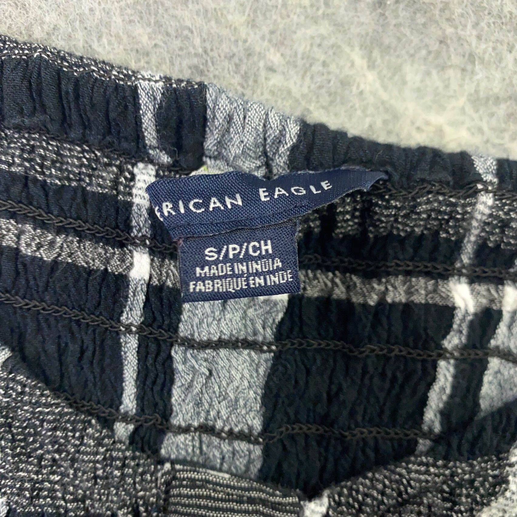 American Eagle Outfitters American Eagle Womens Shirt Small Black Plaid Cropped Balloon Sleeve Viscose Size S / US 4 / IT 40 - 7 Thumbnail