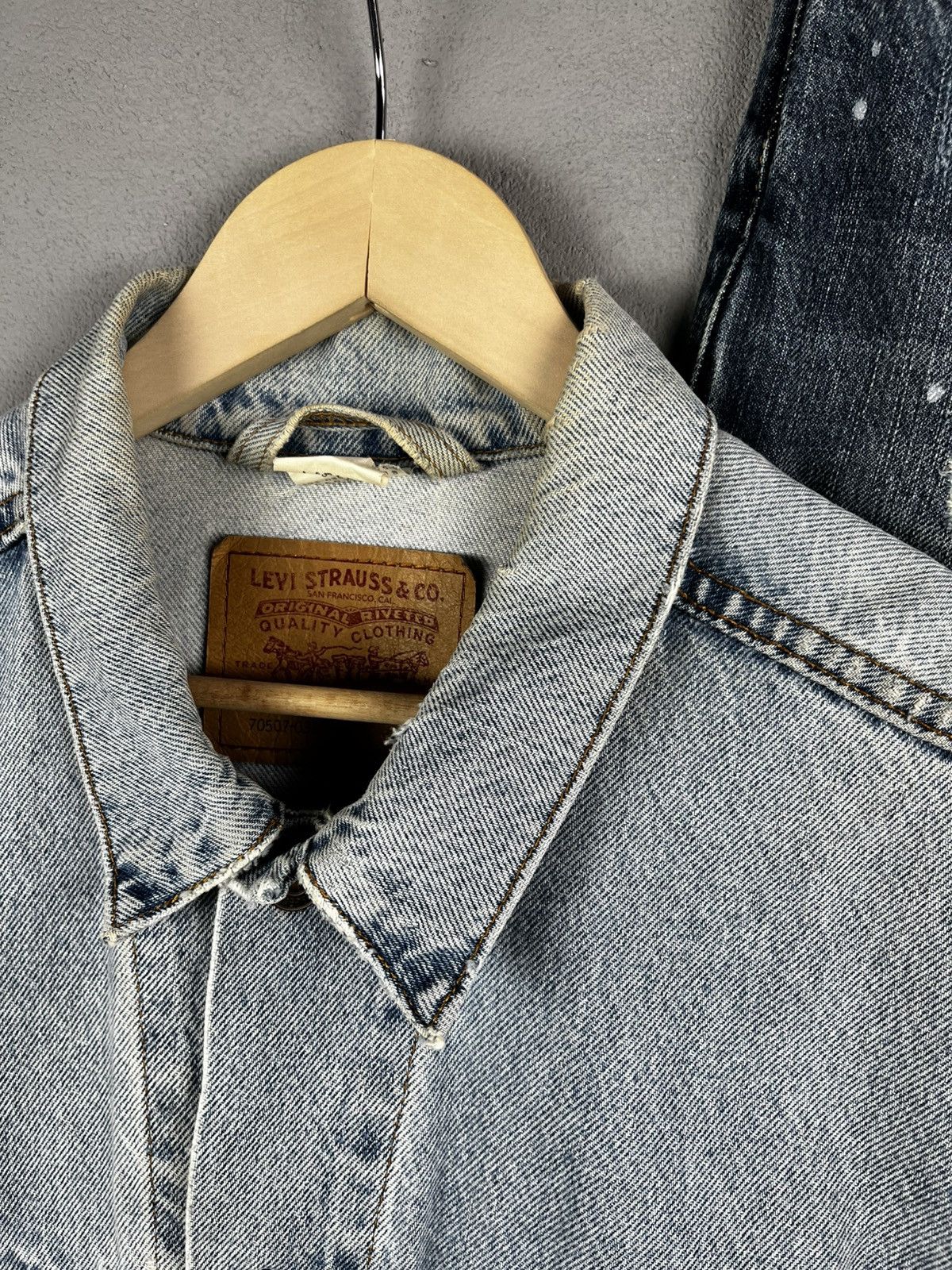 Levi's Levis distressed denim jacket vintage Size US L / EU 52-54 / 3 - 9 Thumbnail