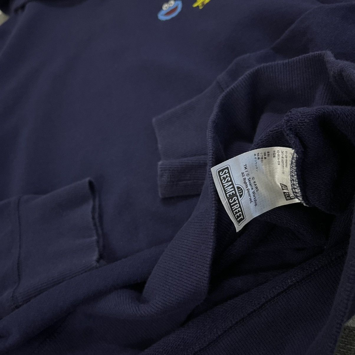 Kaws × Uniqlo UNIQLO KAWS SESAME STREET Size US M / EU 48-50 / 2 - 10 Thumbnail
