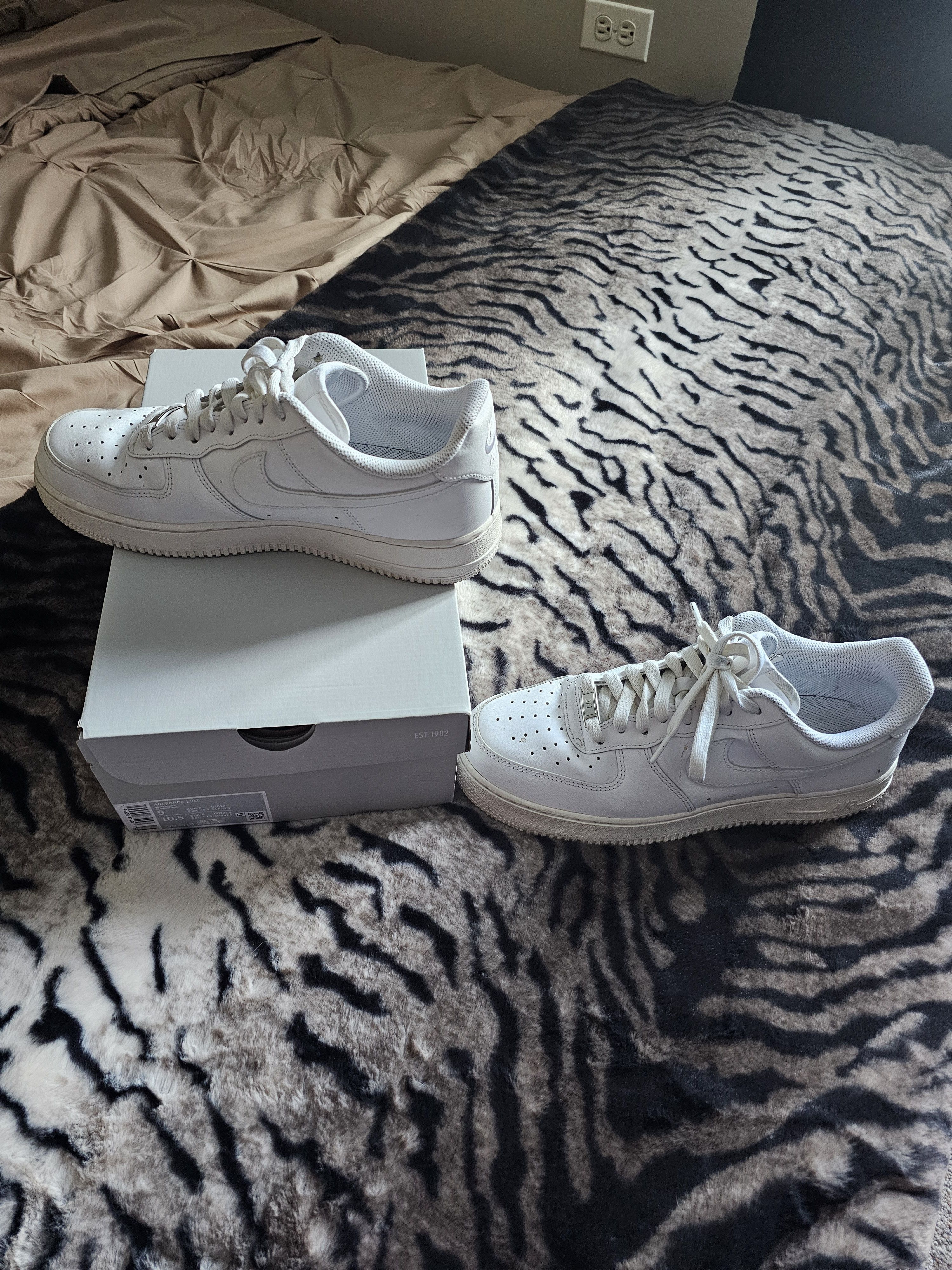 Nike Men's White Air Force1 '07 Size US 9 / EU 42 - 5 Thumbnail