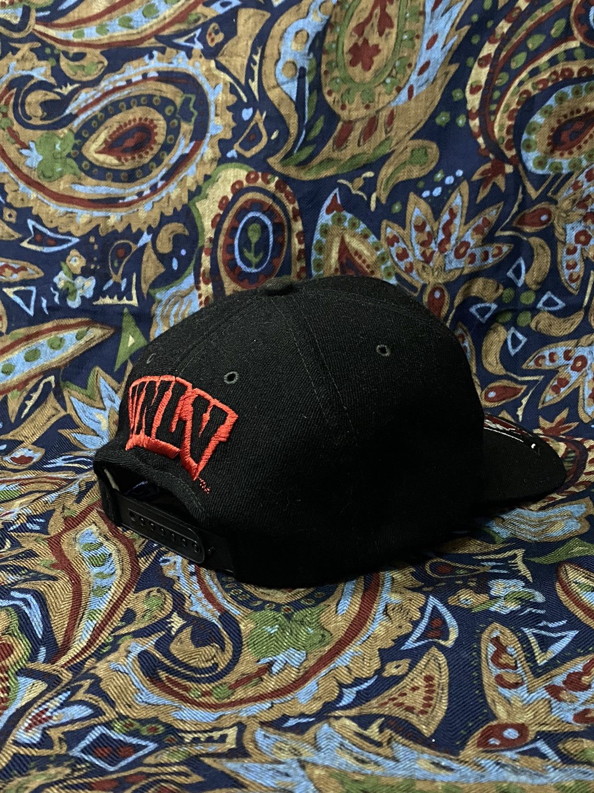 NBA RARE REBELS UNLV VINTANGE 90’s BASKETBALL UNIVERSITY Size ONE SIZE - 4 Thumbnail