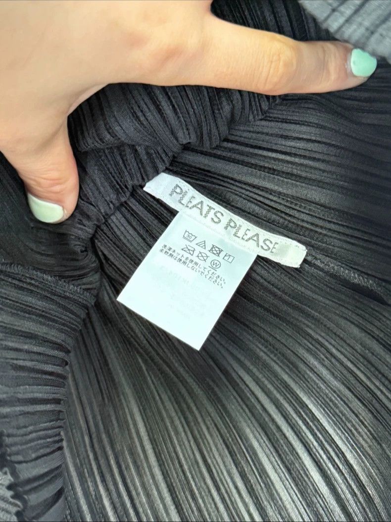 Issey Miyake Issey Miyake size:3 Black pleated top Size S / US 4 / IT 40 - 3 Thumbnail