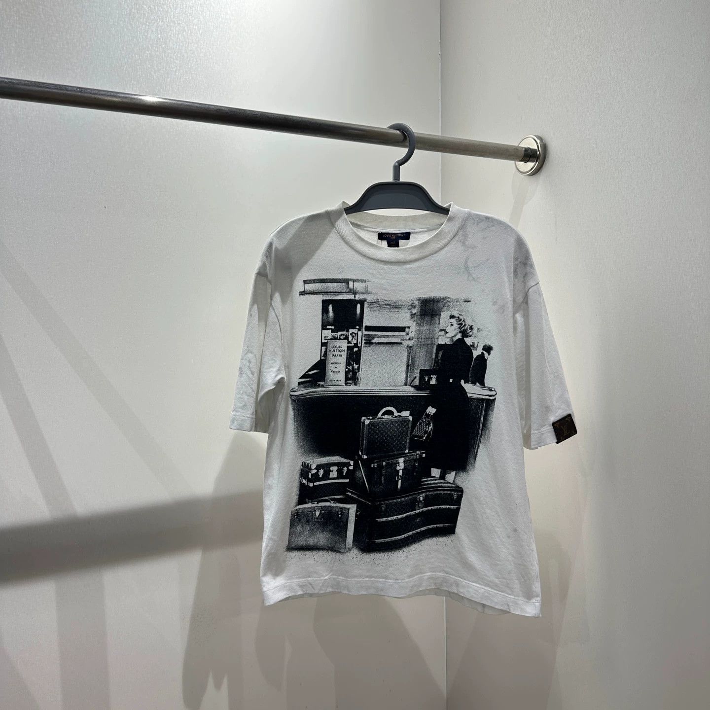 Louis Vuitton LV 26 Apr478 Portrait Bag Print Cotton Tee XXS Size US XXS / EU 40 - 1 Thumbnail