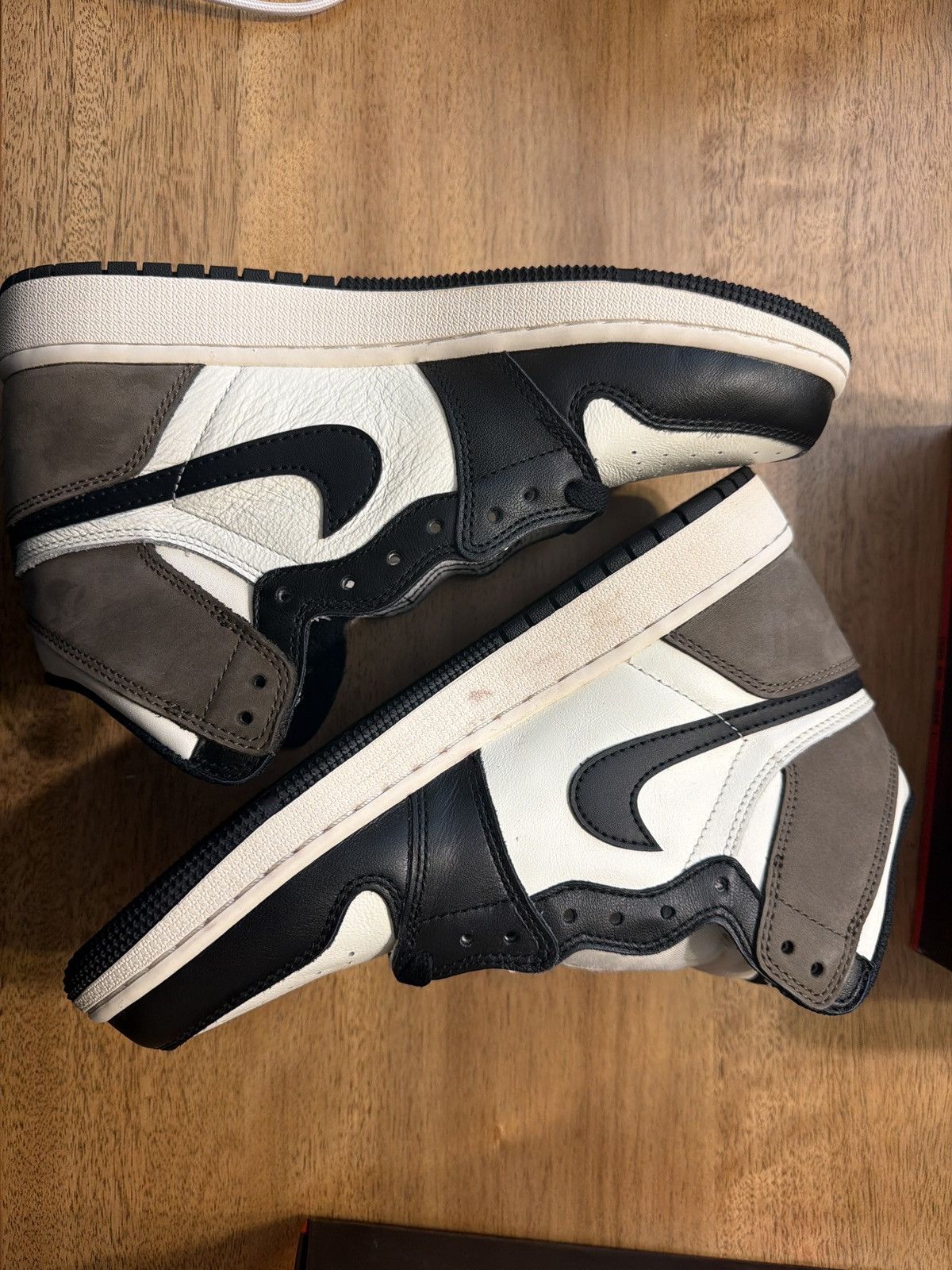 Jordan Brand Retro Air Jordan 1 Mocha Size US 6.5 / EU 39-40 - 2 Thumbnail