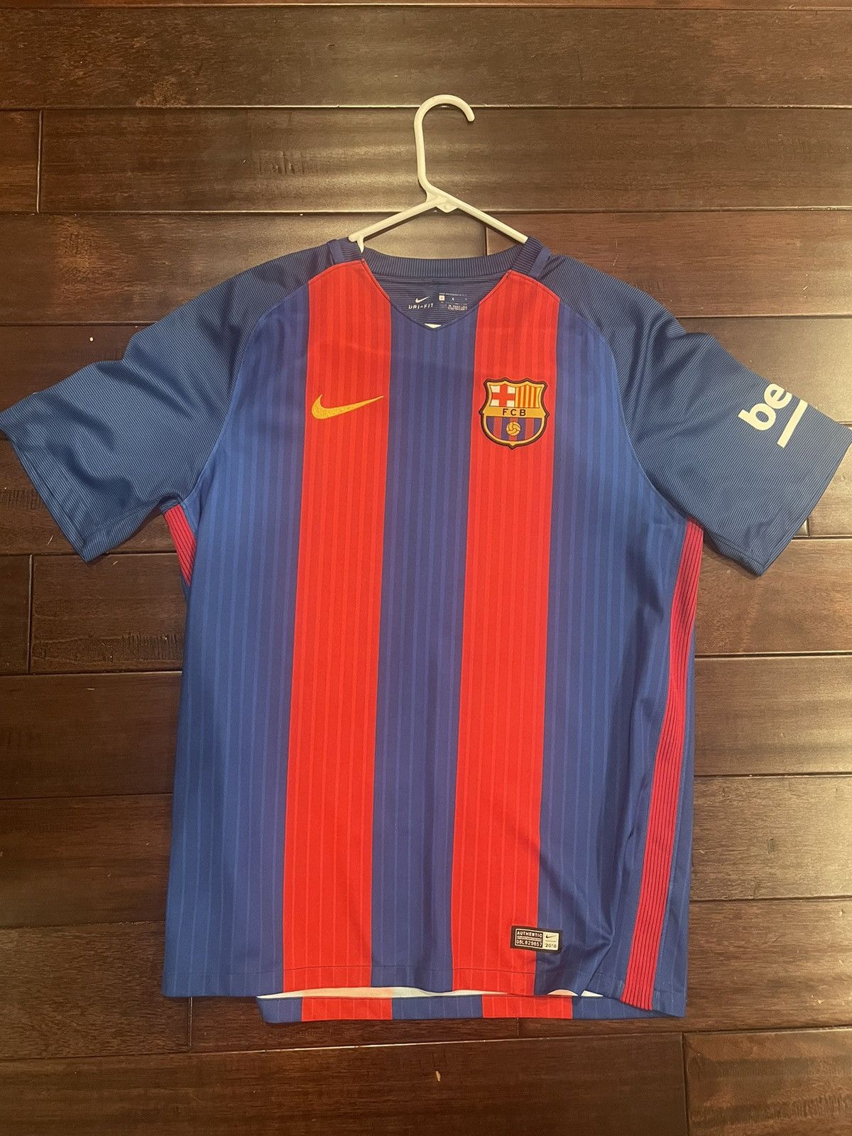 Nike Vintage 2018 Barcelona Home Jersey Size US L / EU 52-54 / 3 - 1 Thumbnail