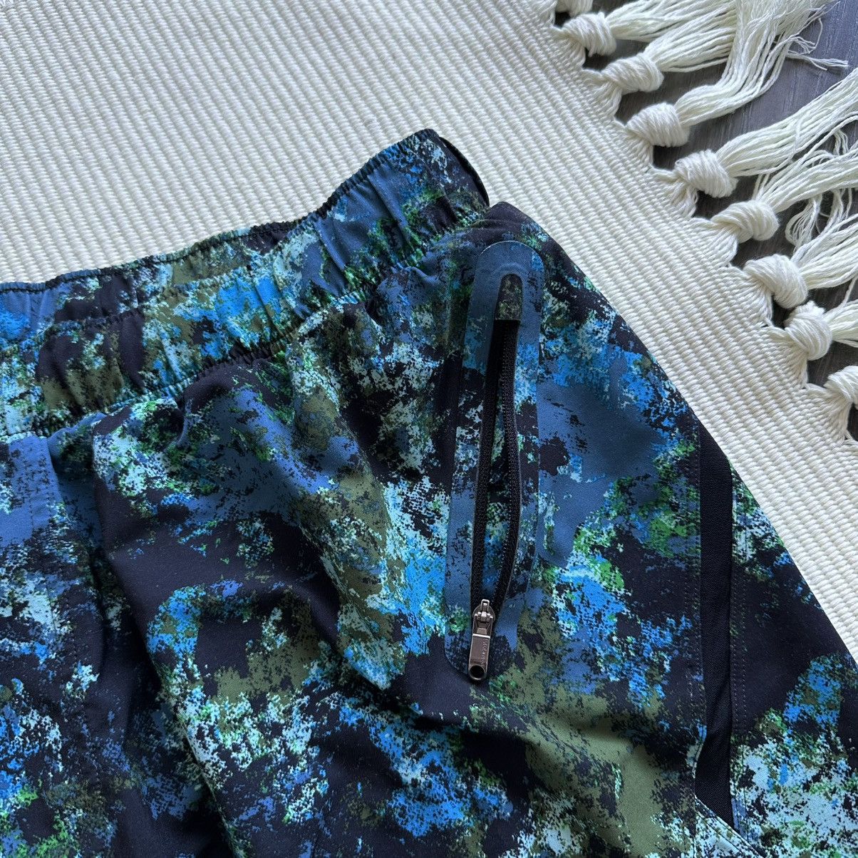 Lululemon Lululemon Surge 7” Blue Green Black Splatter Athletic Shorts Size US 34 / EU 50 - 2 Thumbnail