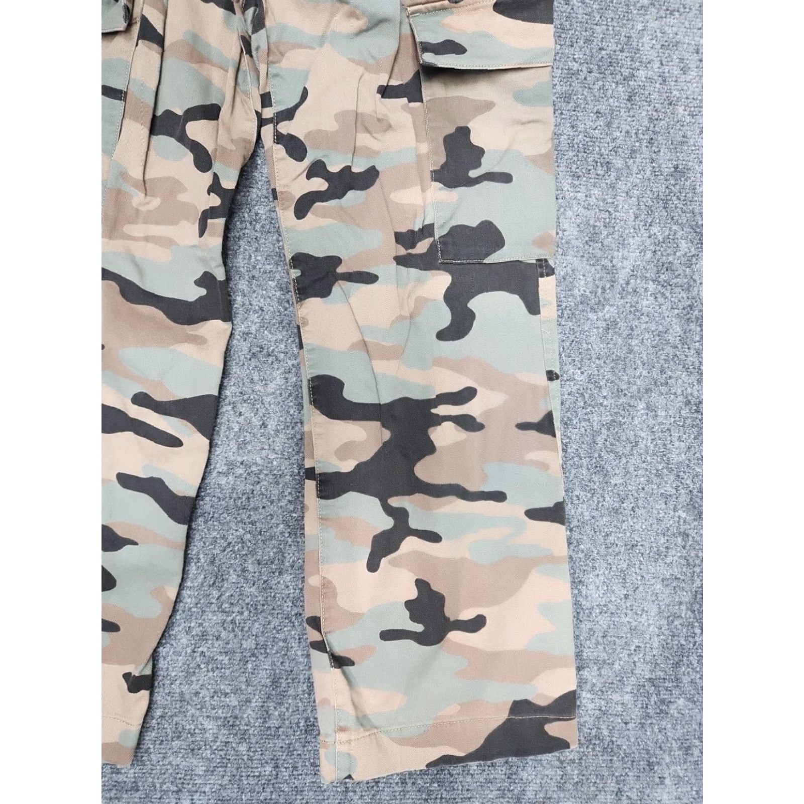 Gap VINTAGE Gap Pants Women 00 Petite Green Camo Army Cargo Military Utility Size 24" / US 00 / IT 34 - 2 Thumbnail