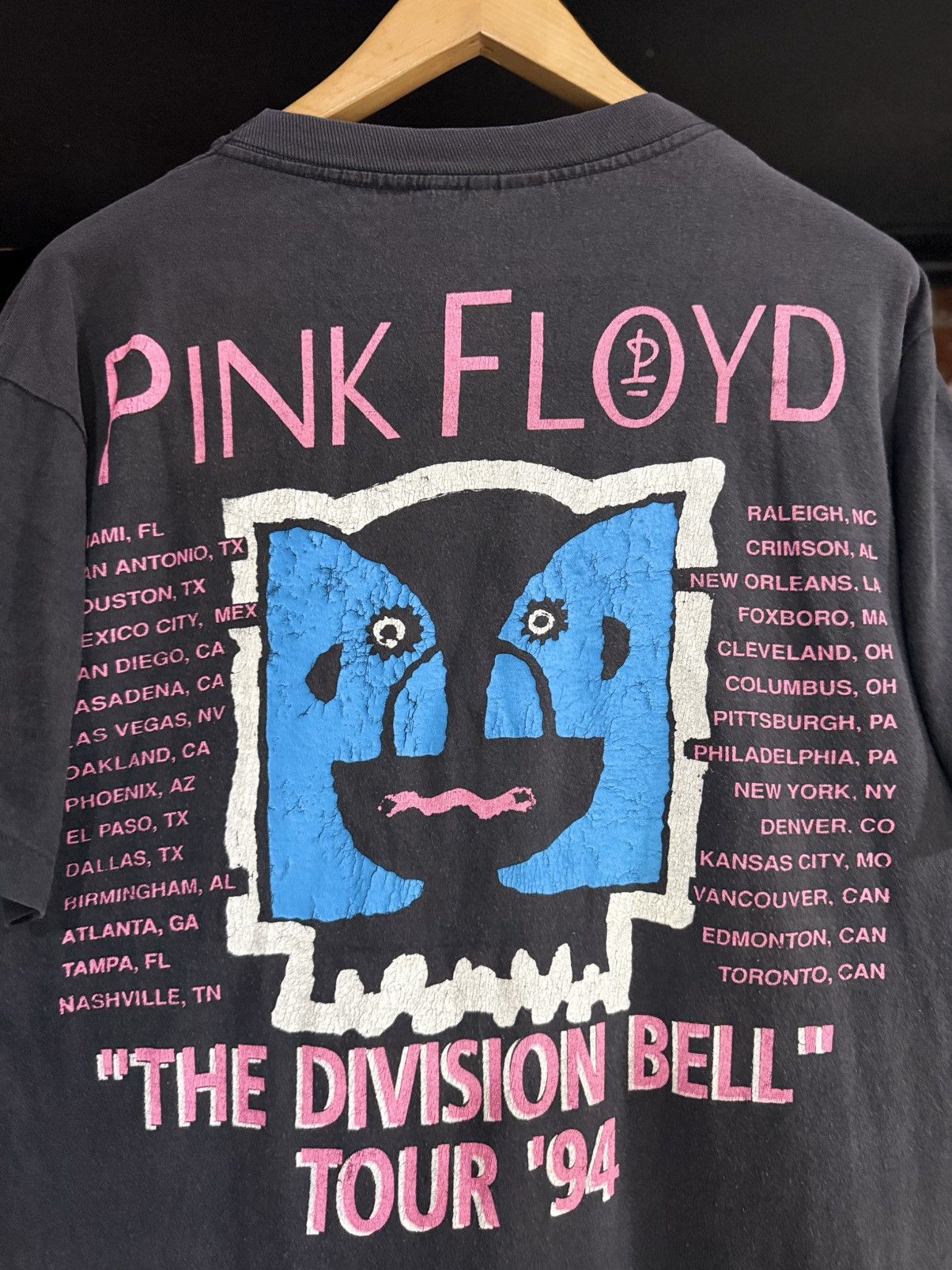 Band Tees Rare Vintage 90s Pink Floyd The Division Bell Tour Faded Tee Size US XL / EU 56 / 4 - 11 Thumbnail