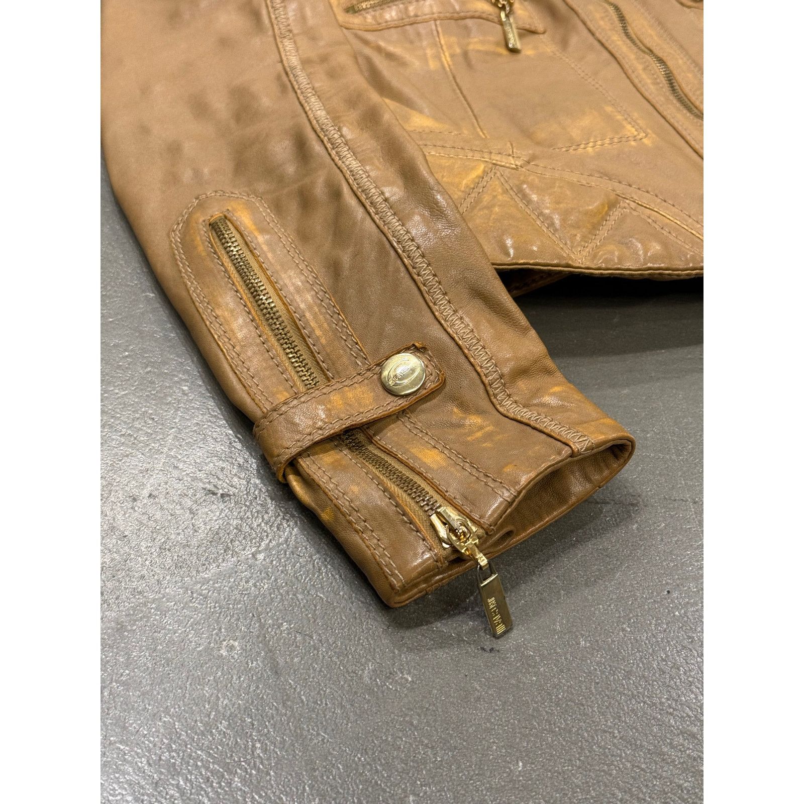 Roberto Cavalli 2000s Roberto Cavalli leather jacket with golden accents Size S / US 4 / IT 40 - 3 Thumbnail