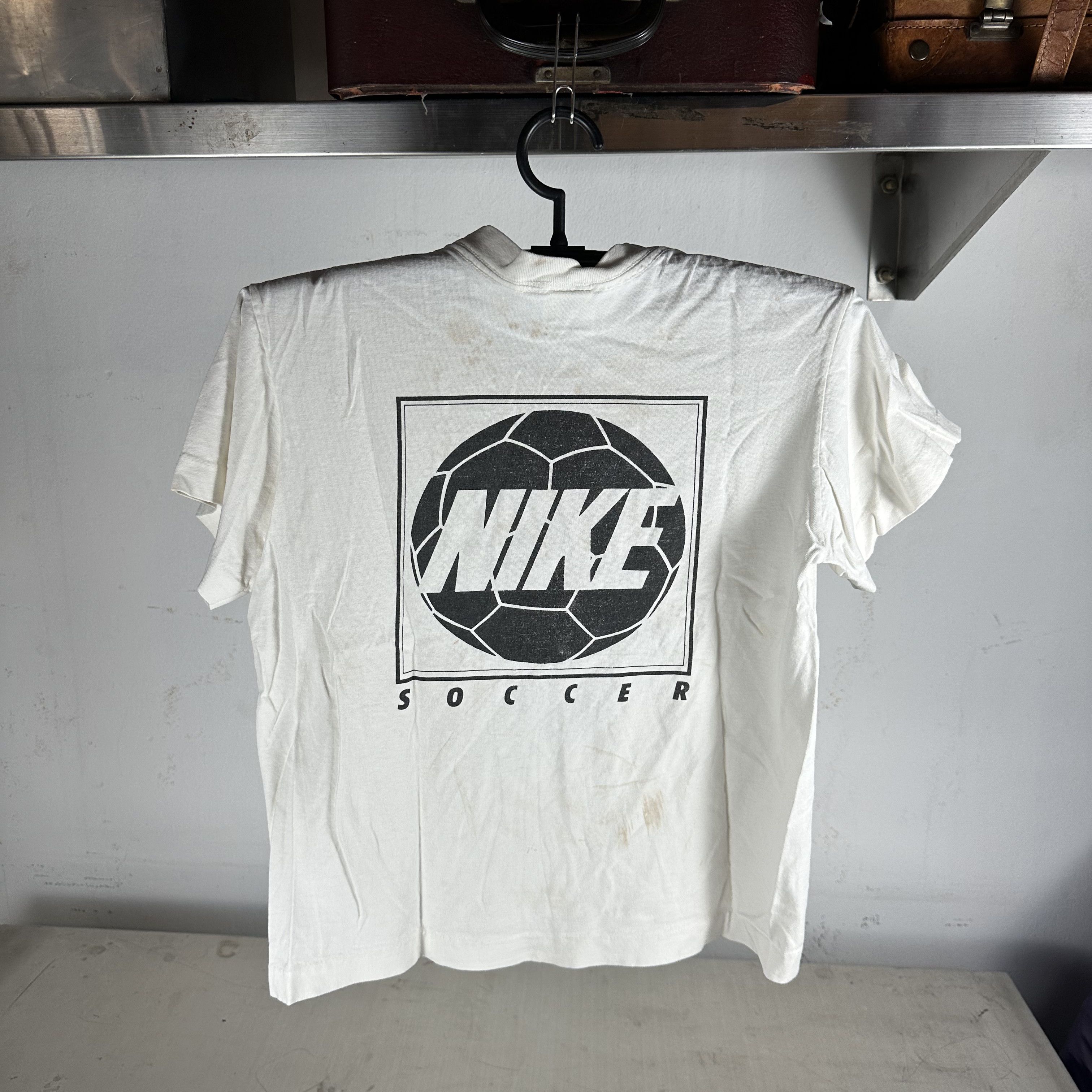 Vintage Vintage Nike 90s Soccer House Graphic Single Stitch T-shirt Size US M / EU 48-50 / 2 - 3 Thumbnail