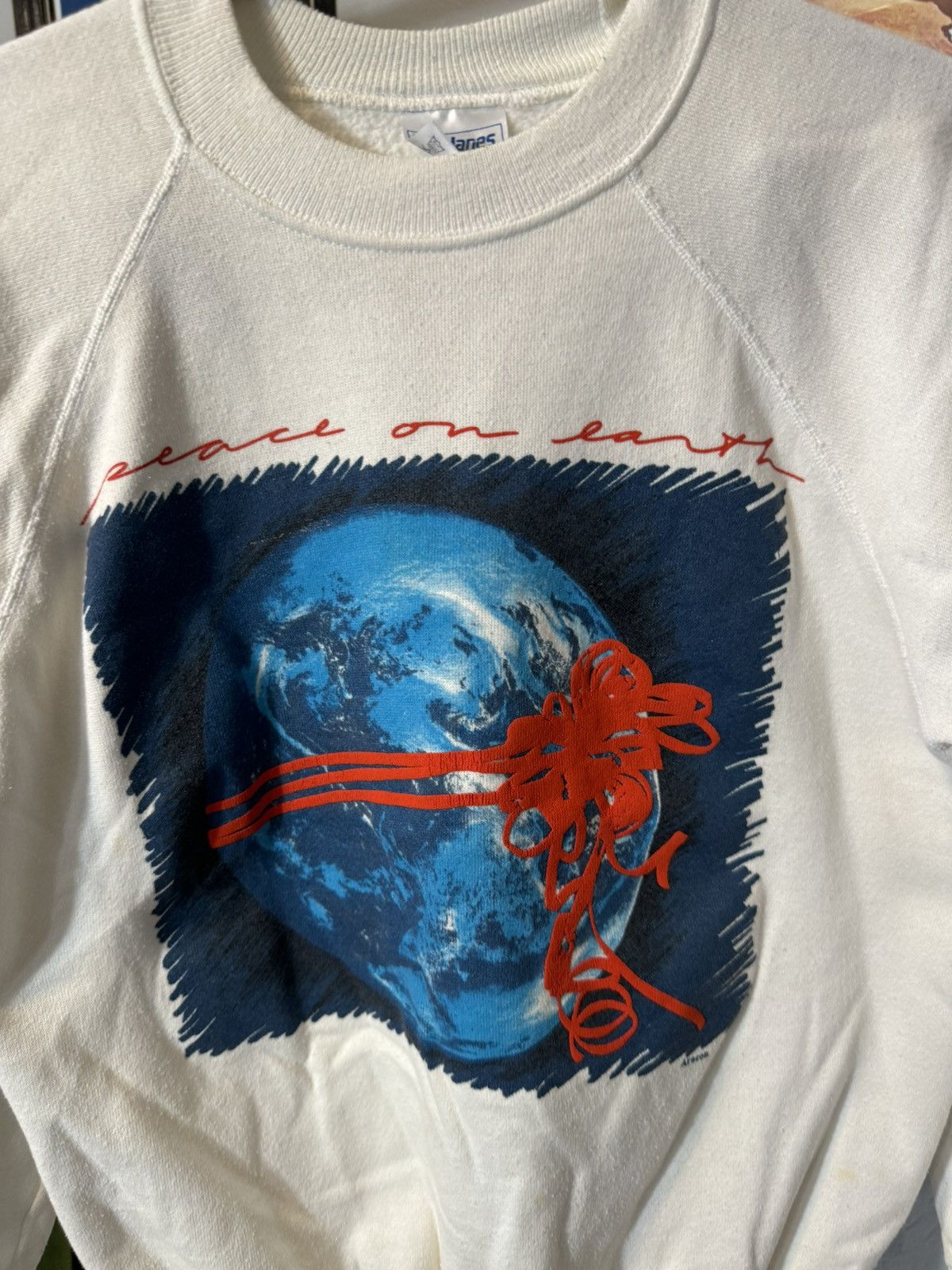 Vintage Vintage Peace On Earth Sweatshirt Size US M / EU 48-50 / 2 - 2 Thumbnail