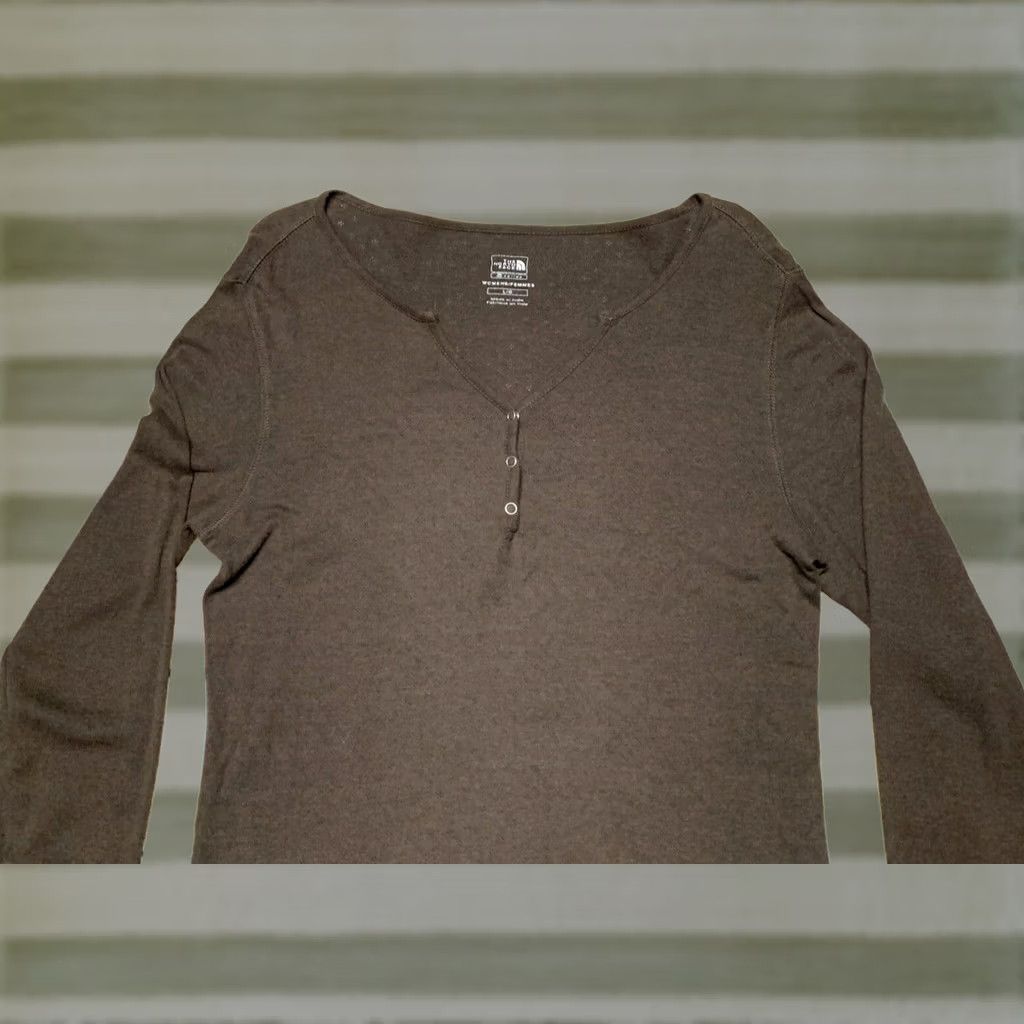 The North Face The North Face Shirt Top Womens Large Brown Knitted V-Neck Long Sleeve Pullover Size L / US 10 / IT 46 - 1 Thumbnail
