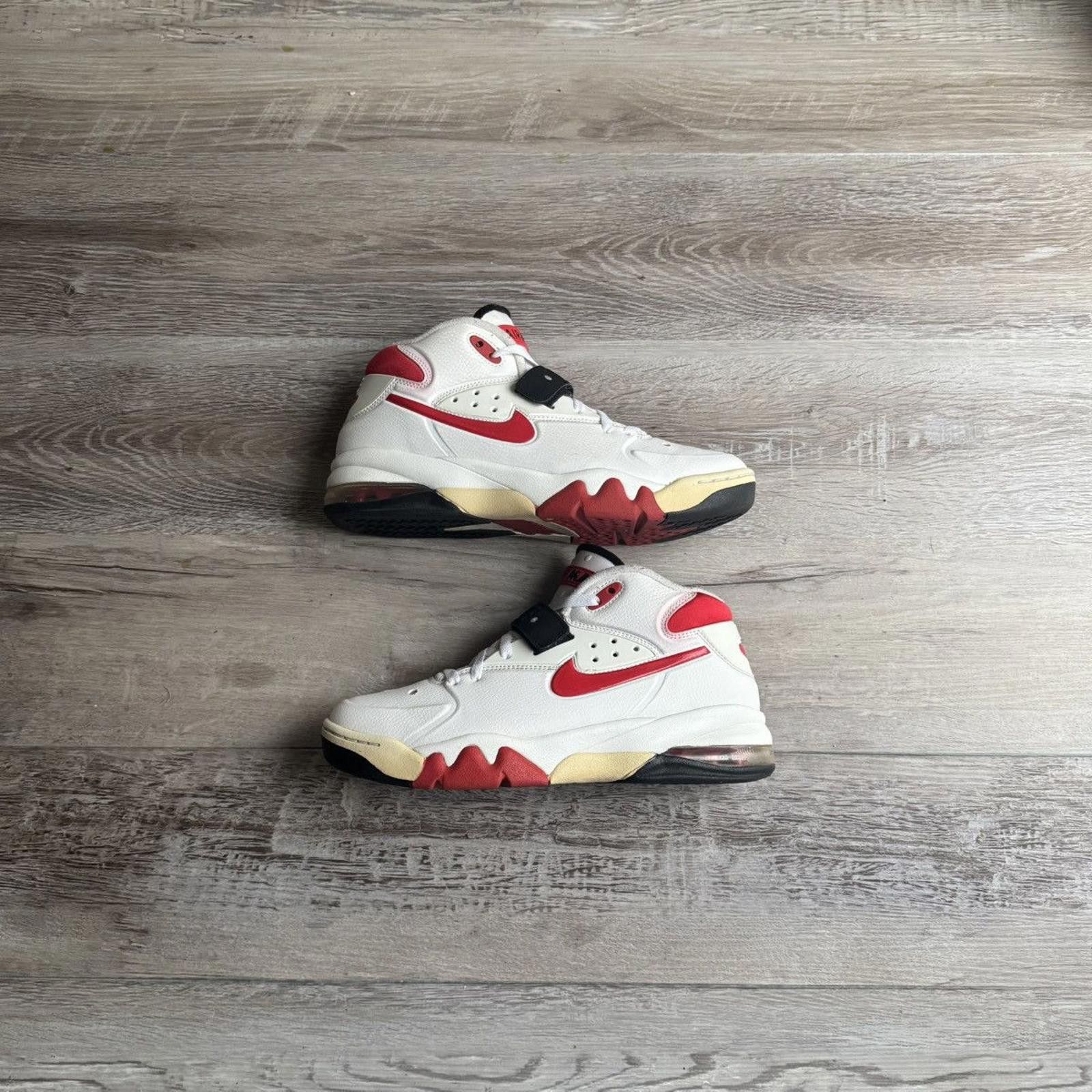 Nike NIKE • Air Force Max 2013 "White/University Red" (9M) Size US 9 / EU 42 - 1 Thumbnail