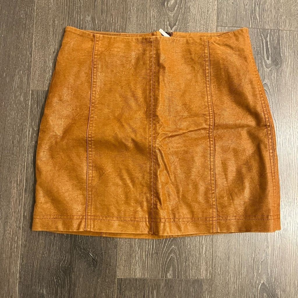 Free People Camel Color Free People Mini Skirt Size 30" / US 8 / IT 44 - 1 Thumbnail