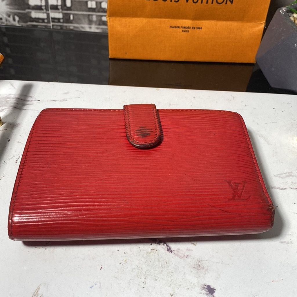 Louis Vuitton Authentic Louis Vuitton Epi Kisslock Wallet Size ONE SIZE - 14 Thumbnail