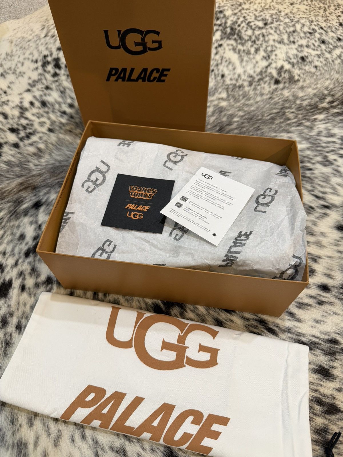 Ugg 2025 Palace x Looney Tunes x Ugg Tasman Size US 9 / EU 42 - 12 Thumbnail