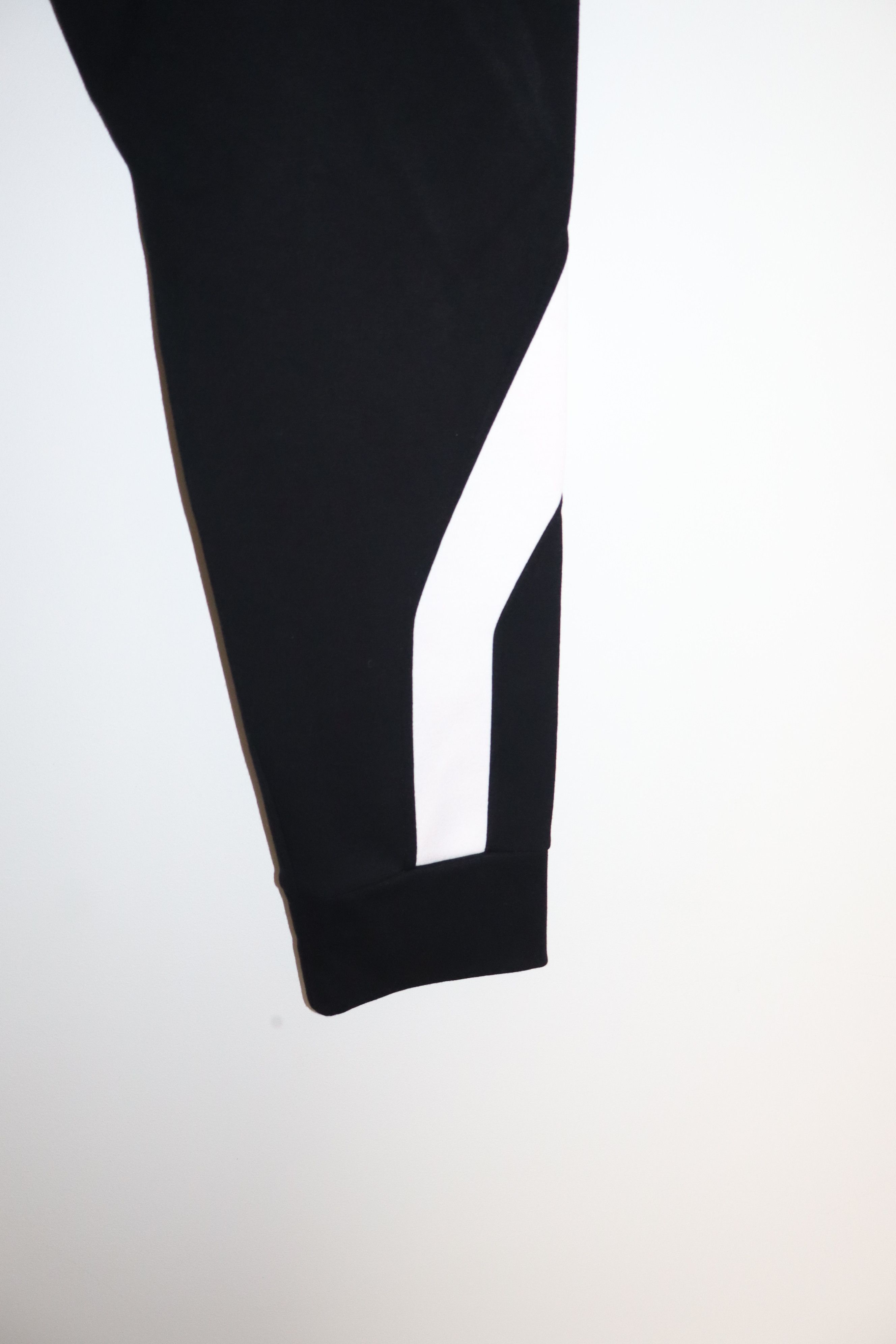 Neil Barrett Chevron neoprene inserts sweatpants Size US 32 / EU 48 - 8 Thumbnail