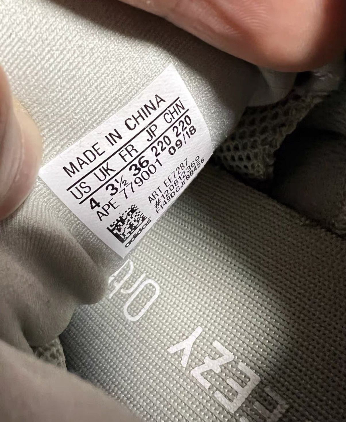Yeezy Yeezy 500 Salt J42 Size US 4 / IT 34 - 5 Thumbnail
