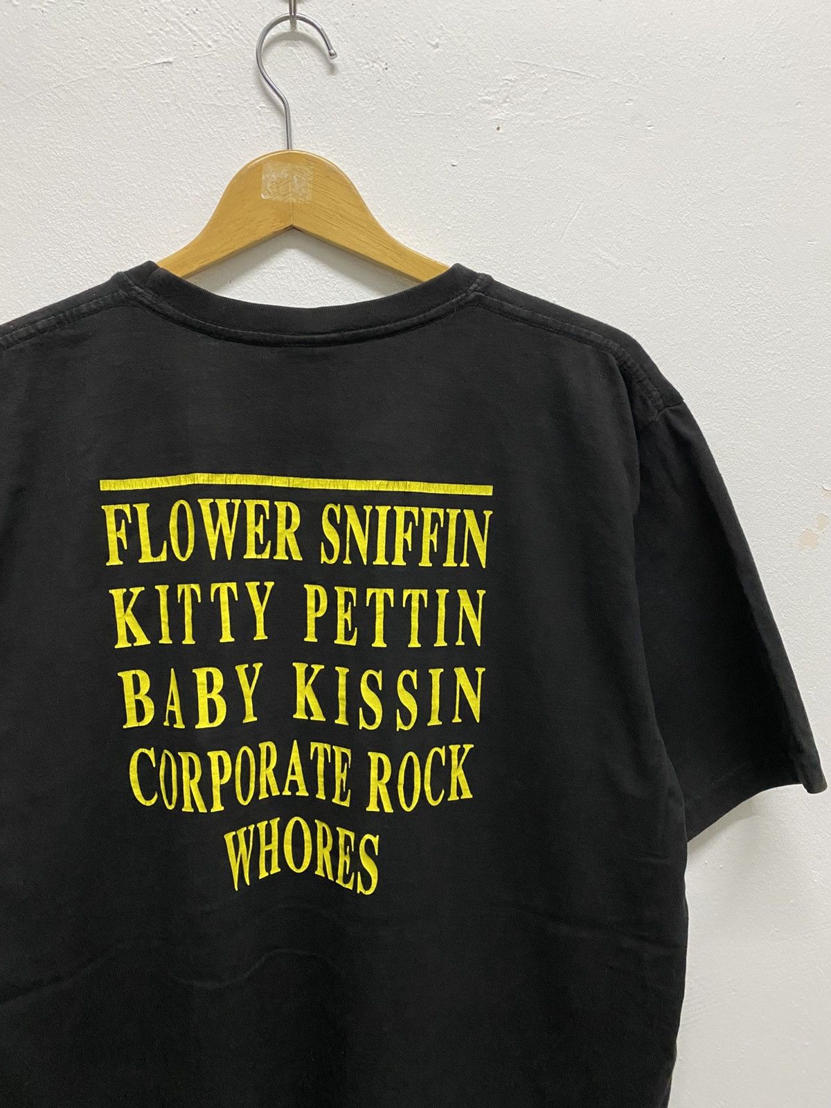 Band Tees Vintage NIRVANA Smiley 2000’s Band Tshirt Size US XL / EU 56 / 4 - 4 Thumbnail